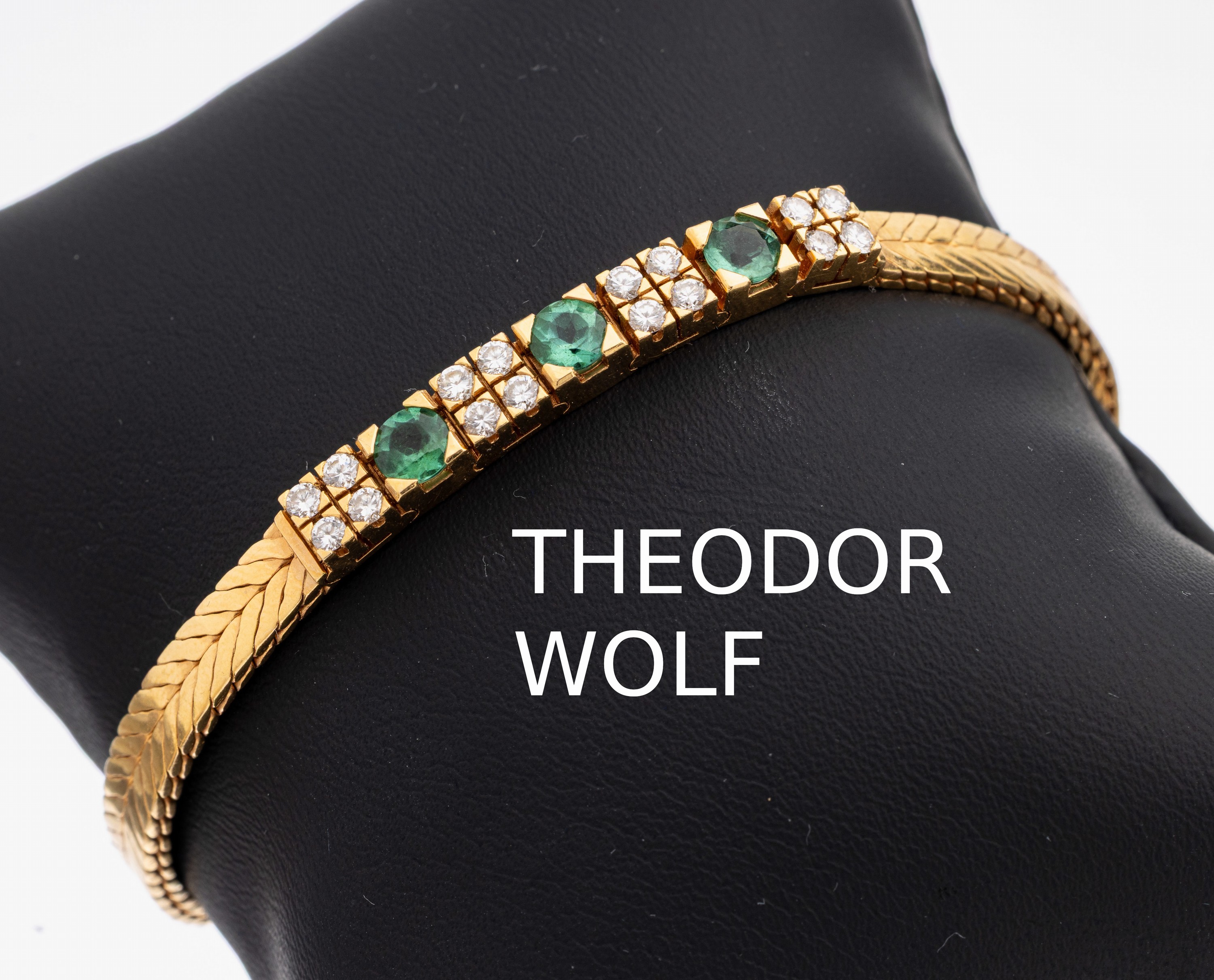 18 kt Gold THEODOR WOLF Brillant-Smaragd- Armband, GG 750/000, 16 Brillanten zus. ca.0.48 ct Weiß/vs-si, 3 rundfacett. Smaragde zus. ca. 0.60 ct, ...
