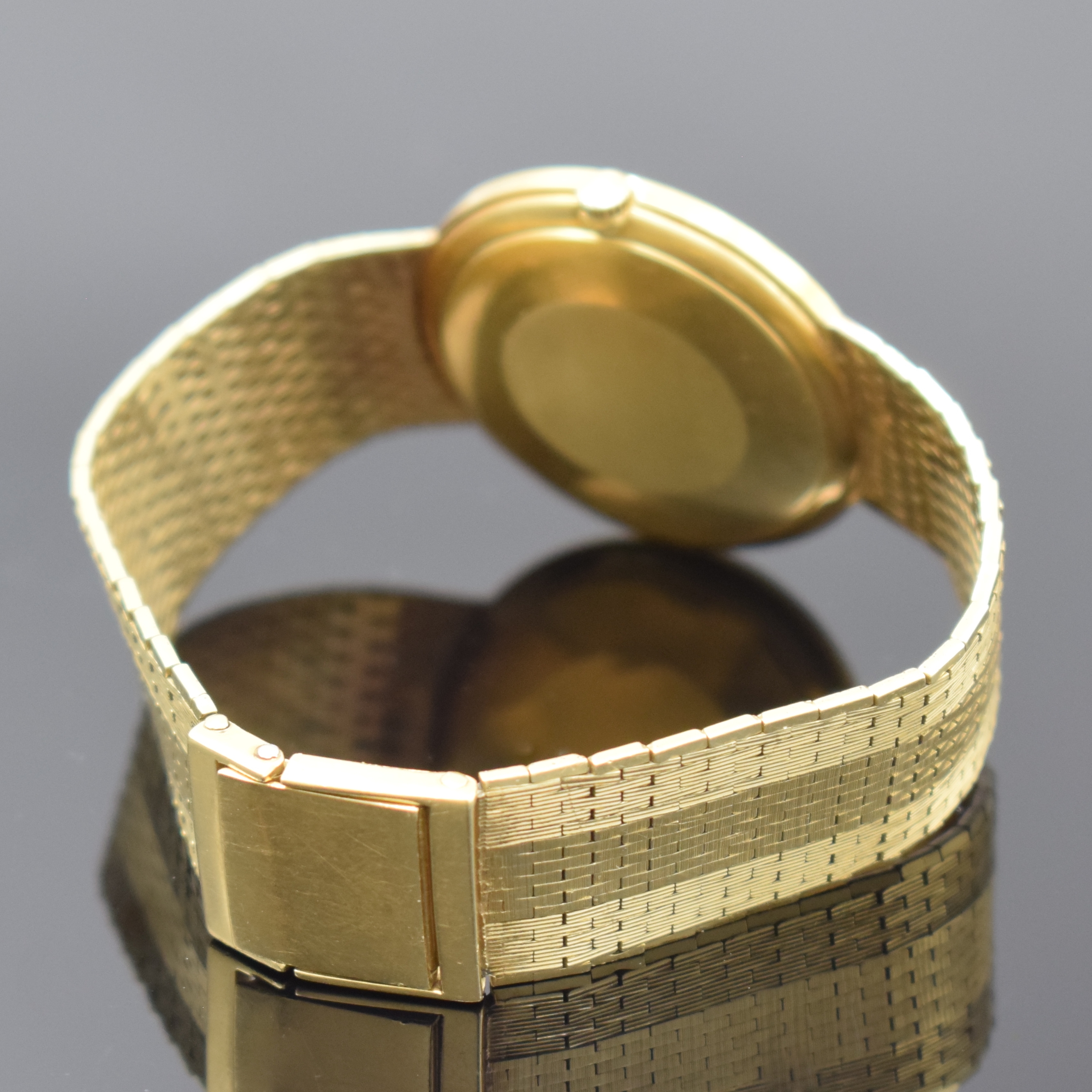 Detail b: OMEGA De Ville Herrenarmbanduhr in GG 750/000 an neutralem GG 585/000 Band Referenz 111.067, Schweiz um 1968, Handaufzug, 2-teil. Gehäuse, Glasrand ...