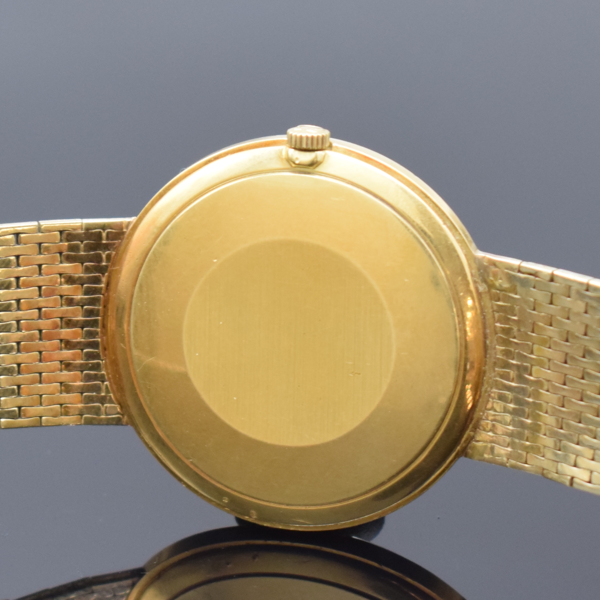 Detail d: OMEGA De Ville Herrenarmbanduhr in GG 750/000 an neutralem GG 585/000 Band Referenz 111.067, Schweiz um 1968, Handaufzug, 2-teil. Gehäuse, Glasrand ...