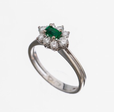 Image 18 kt Gold Smaragd-Brillant-Ring, WG 750/000, mittig facett. Smaragdbaguette ca. 0.10 ...