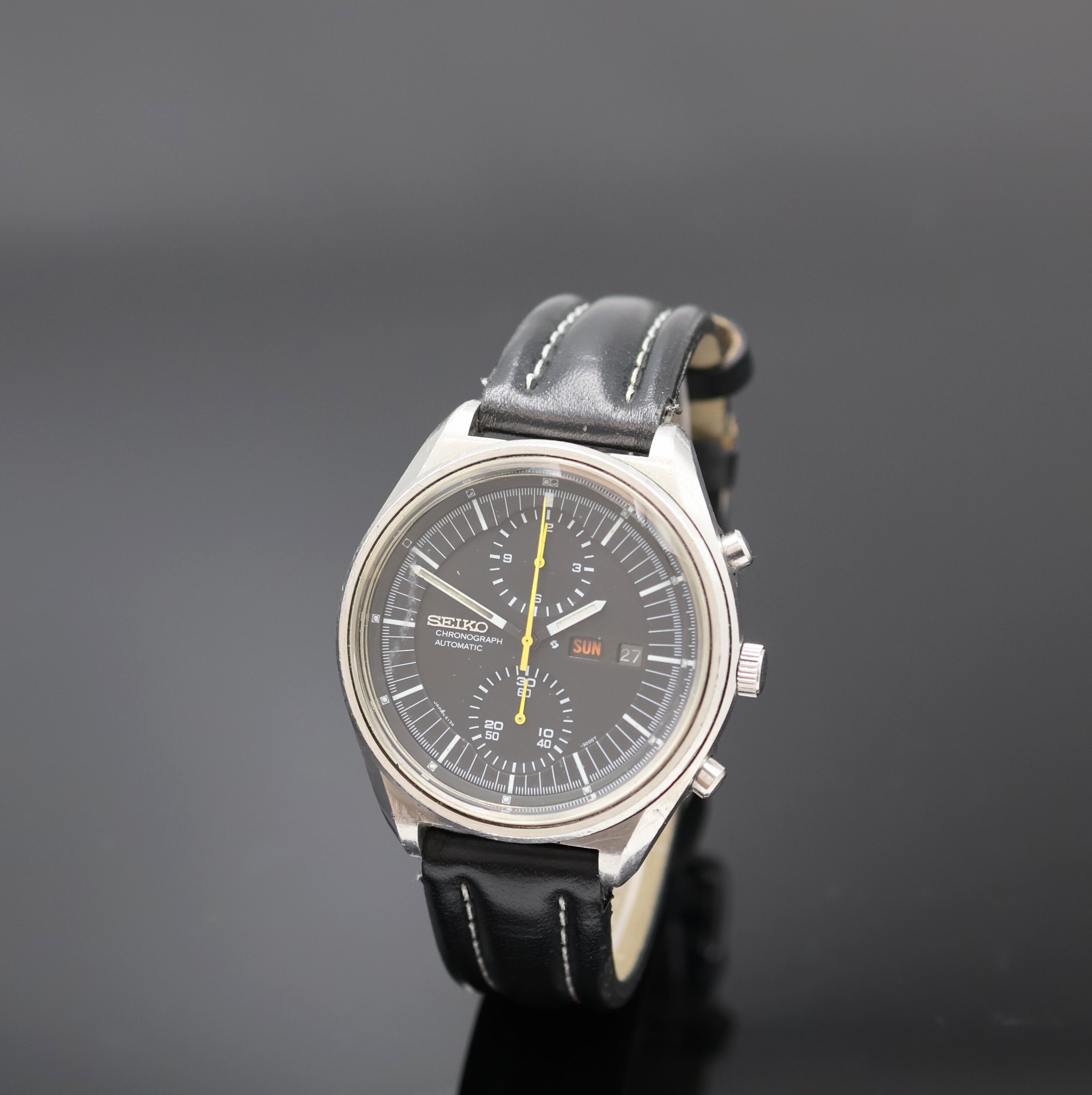 SEIKO Schaltradchronograph in Stahl Referenz 6138-3002, Japan um 1975, Automatik, Boden verschr., Mineralglas, schwarzes Zifferbl., Leuchtindizes und ...