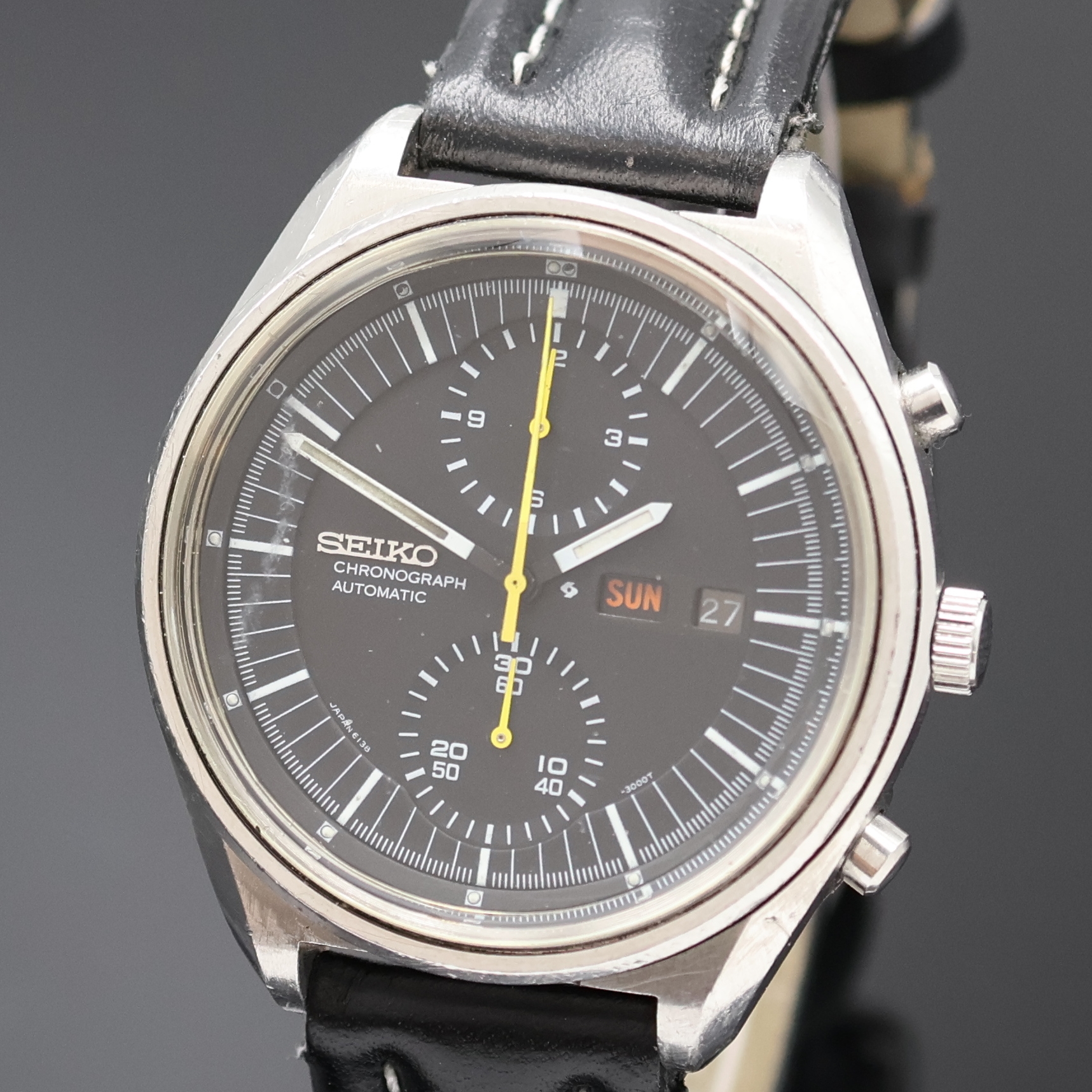 Detail a: SEIKO Schaltradchronograph in Stahl Referenz 6138-3002, Japan um 1975, Automatik, Boden verschr., Mineralglas, schwarzes Zifferbl., Leuchtindizes und ...