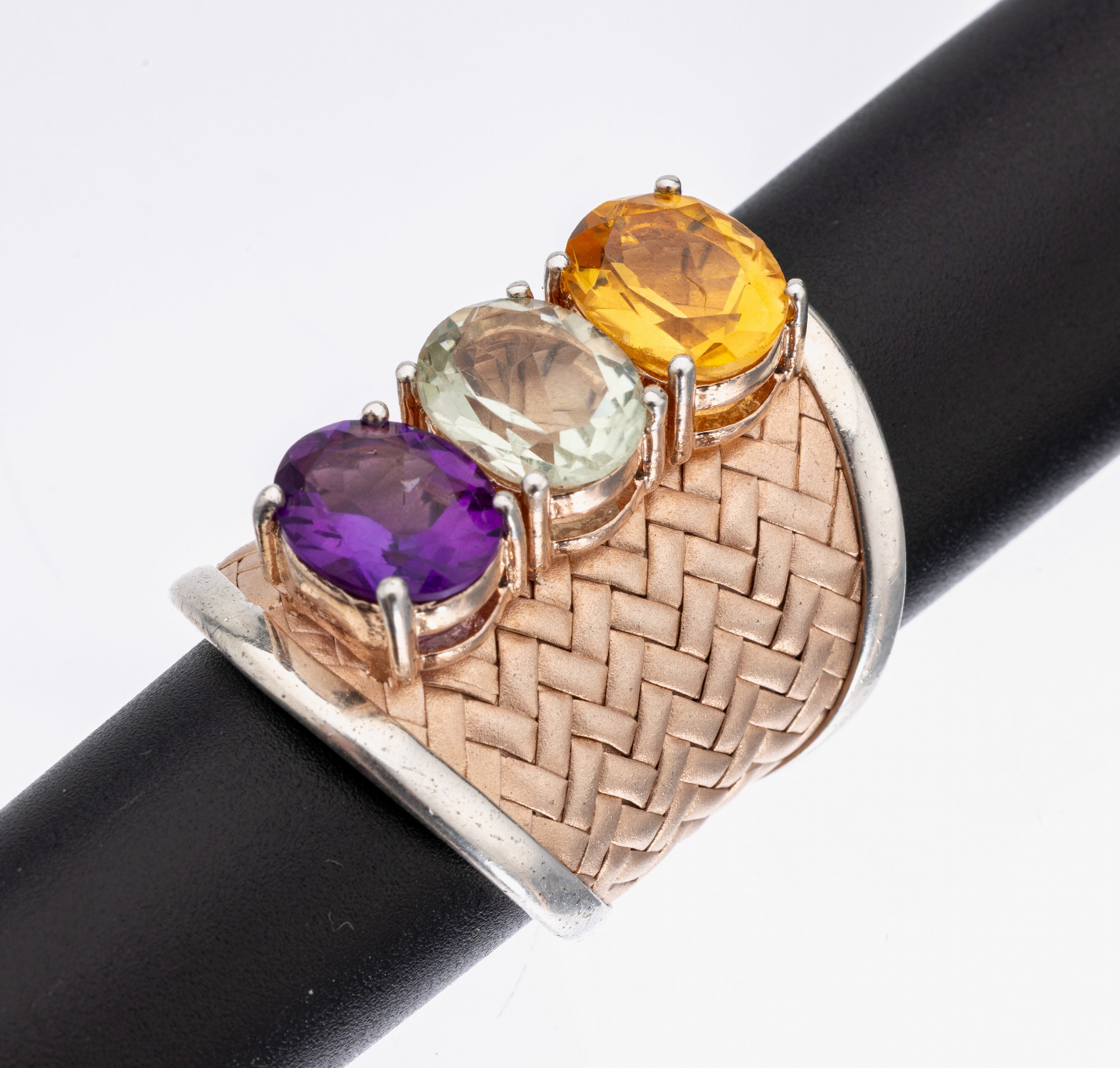 Außergewöhnlicher Farbstein-Ring, 925er Silber z.T. rotvergoldet, Flechtoptik, besetzt mit ovalfacett. Amethyst, Citrin und Topas (beh.), Ringkopf ...