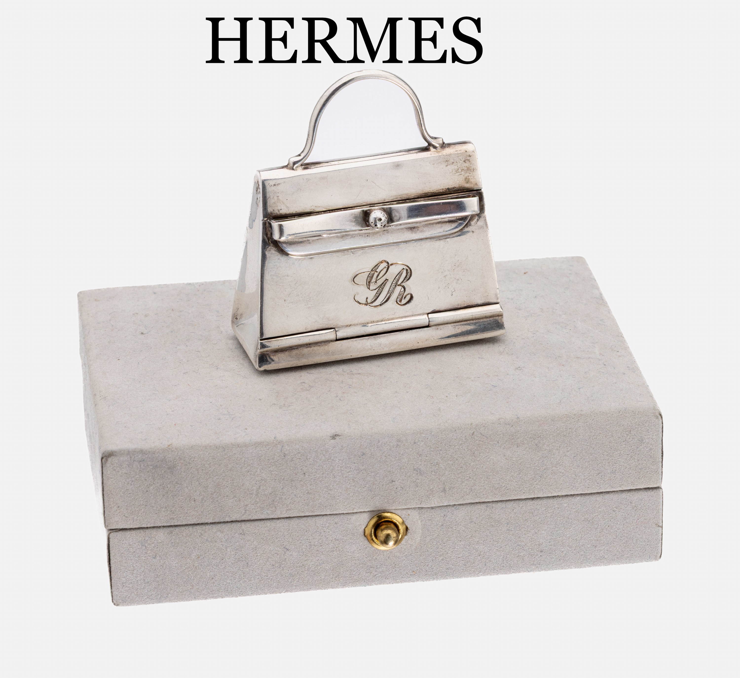 Hermes Pillendose, Mini Kelly Bag, 925er Silber, Bes.-Monogr. GR, ca. 4 x 1.5 cm, sign., in orig. Etui