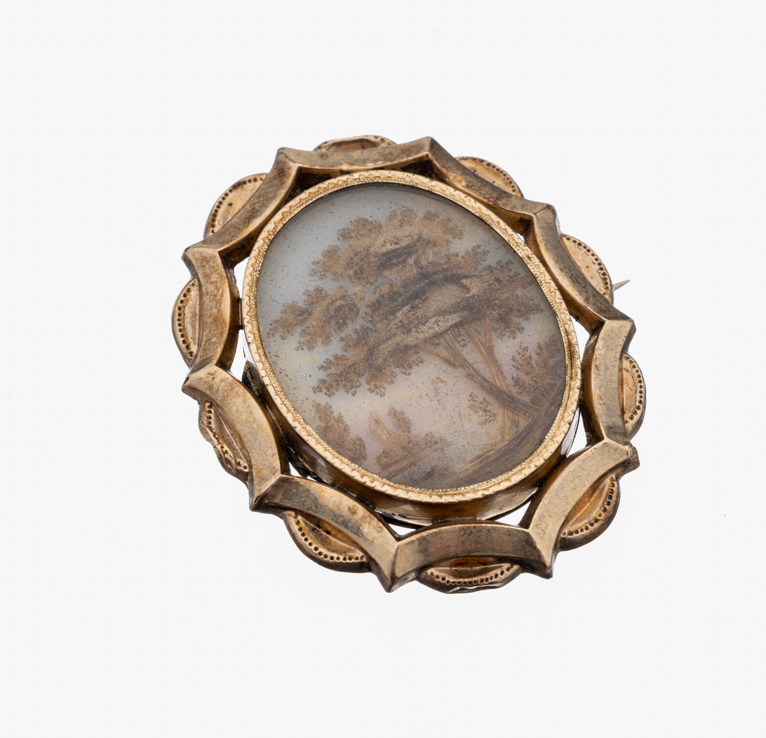Schaumgold-Brosche, deutsch um 1840, Schaumgold und Silber, Einlage mit Landschaftsdarstellung unter Glas, L. ca. 4.5 cm