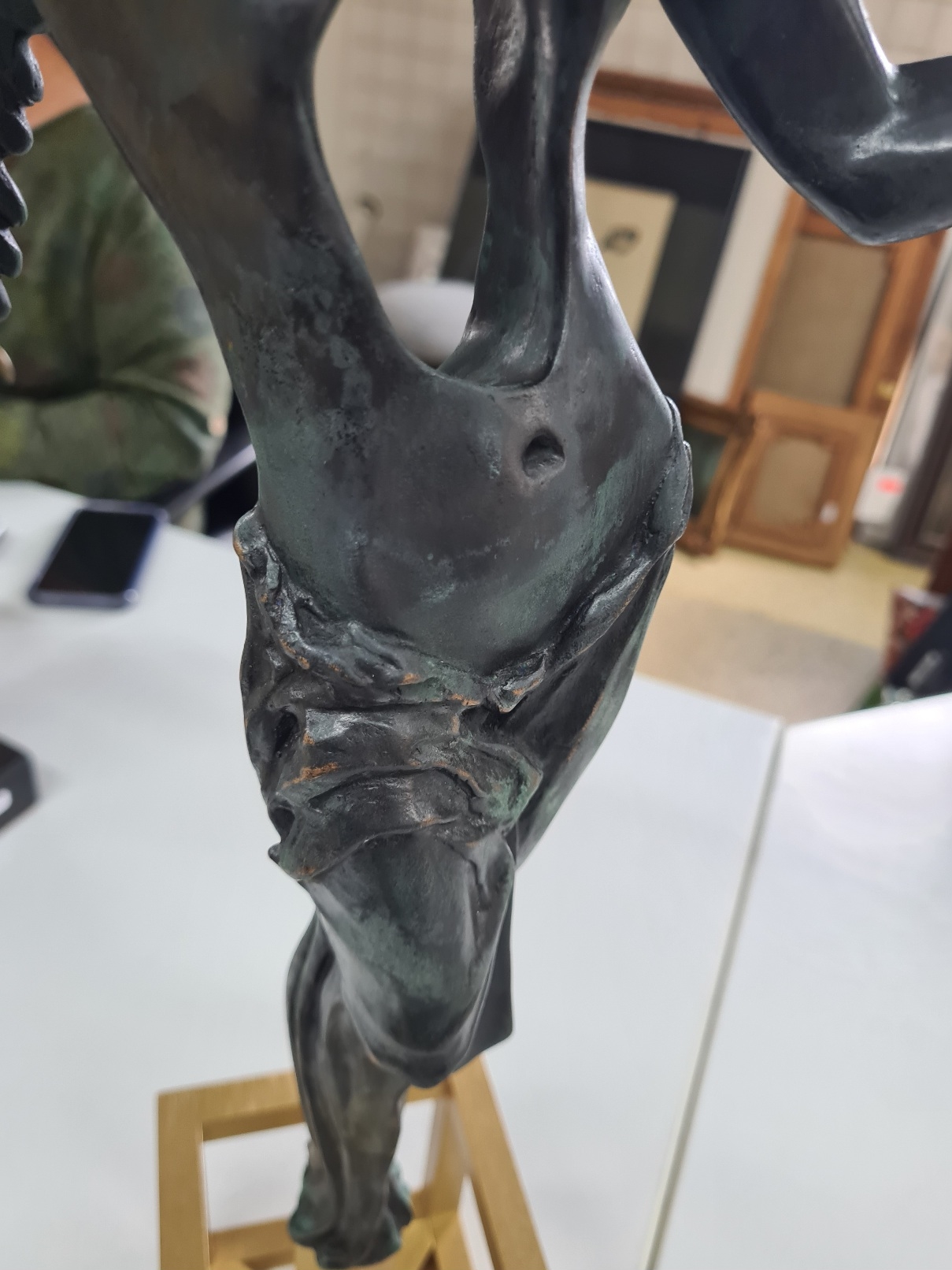 Detail a: Salvador Dali (1904-1989), Surrealistischer Engel (1984), Bronze, Ed. 902/1500, Edition Rom y Rom (Meisterwerke des 20.Jh., Rudolf Rom), ...