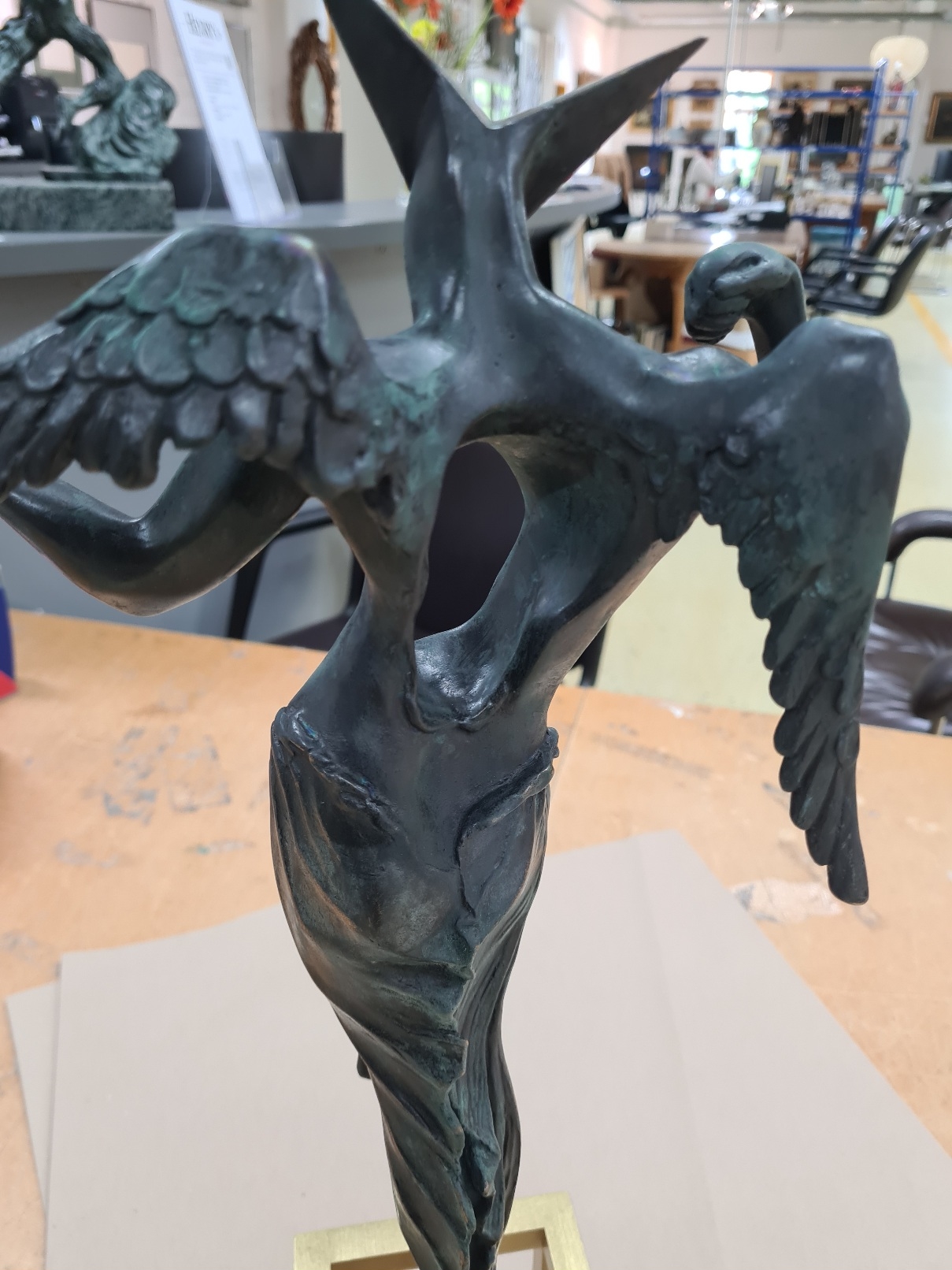 Detail b: Salvador Dali (1904-1989), Surrealistischer Engel (1984), Bronze, Ed. 902/1500, Edition Rom y Rom (Meisterwerke des 20.Jh., Rudolf Rom), ...