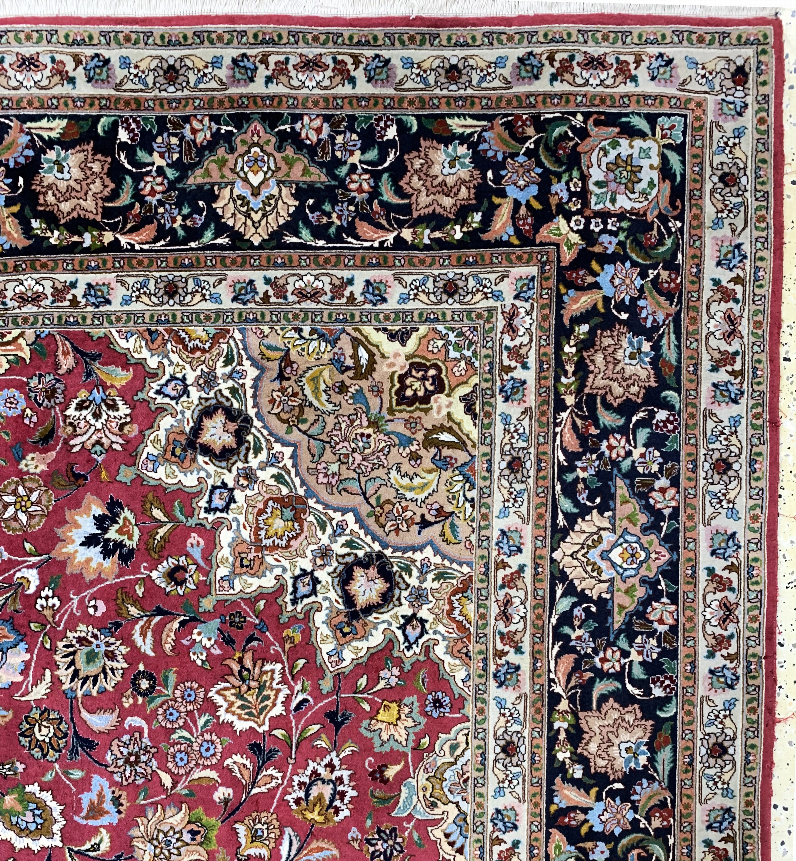 Detail f: Täbriz fein(50 Raj), Persien, Ende 20.Jhd, Korkwolle mit Seide, ca. 356 x 252 cm, ca. 500.000 Kn/qm, leichte Mottenfraß am Rand ,EHZ: 2