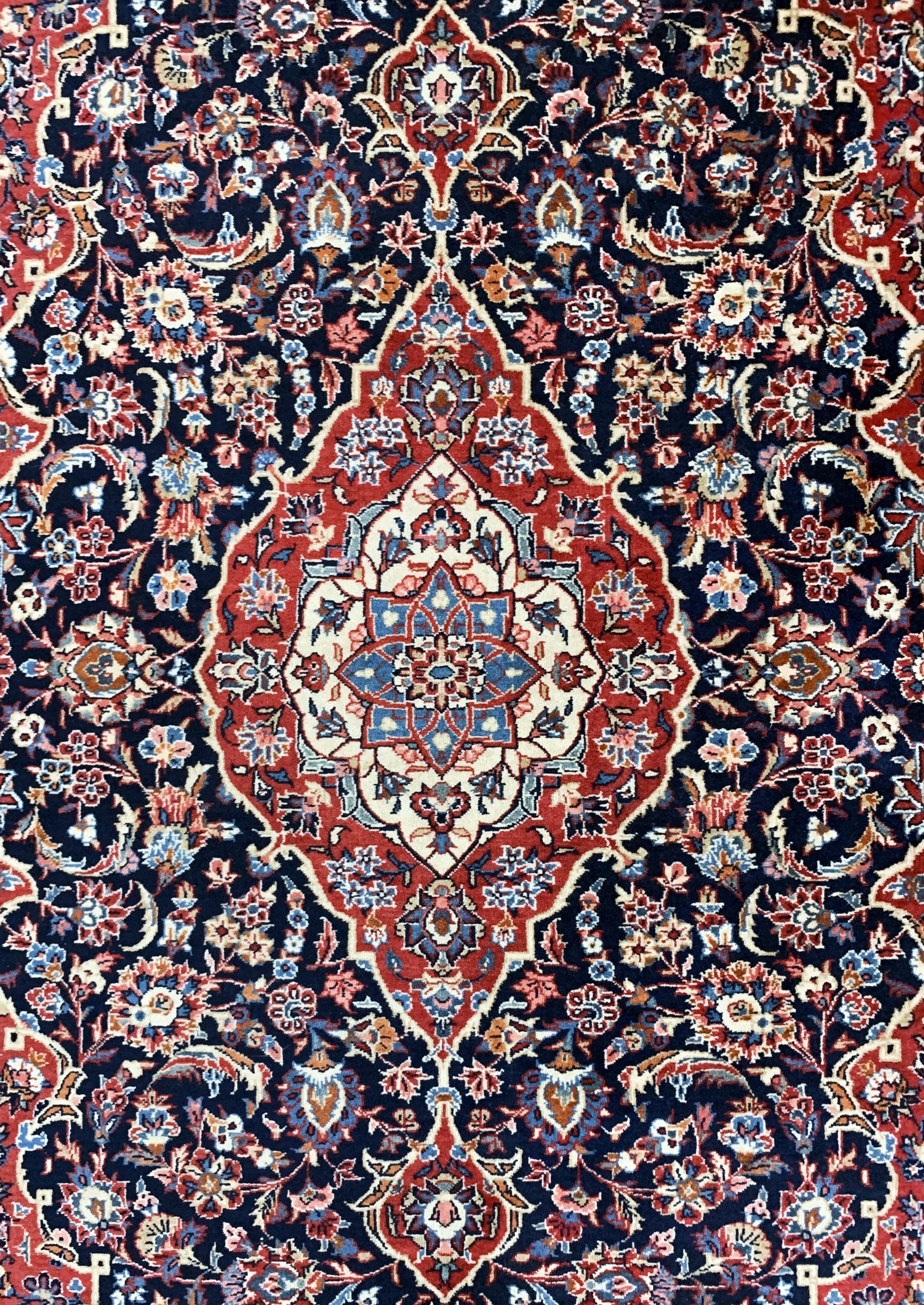 Detail b: Keschan Kork alt, Persien, Anfang 20.Jhd, Korkwolle auf Baumwolle, ca. 205 x 133 cm, leichte Mottenfraß am Rand, EHZ: 2