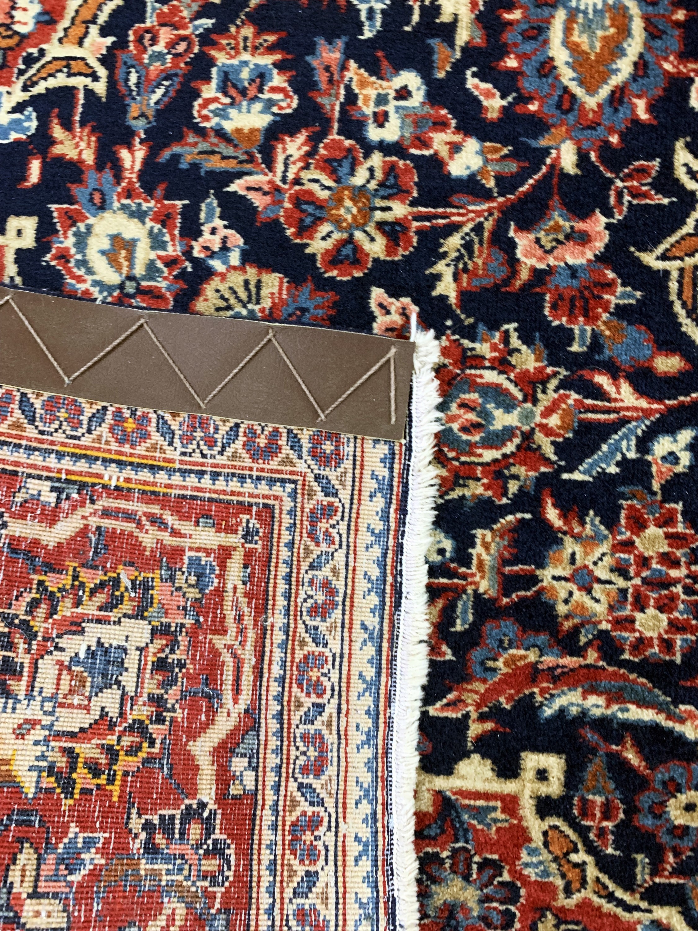 Detail e: Keschan Kork alt, Persien, Anfang 20.Jhd, Korkwolle auf Baumwolle, ca. 205 x 133 cm, leichte Mottenfraß am Rand, EHZ: 2