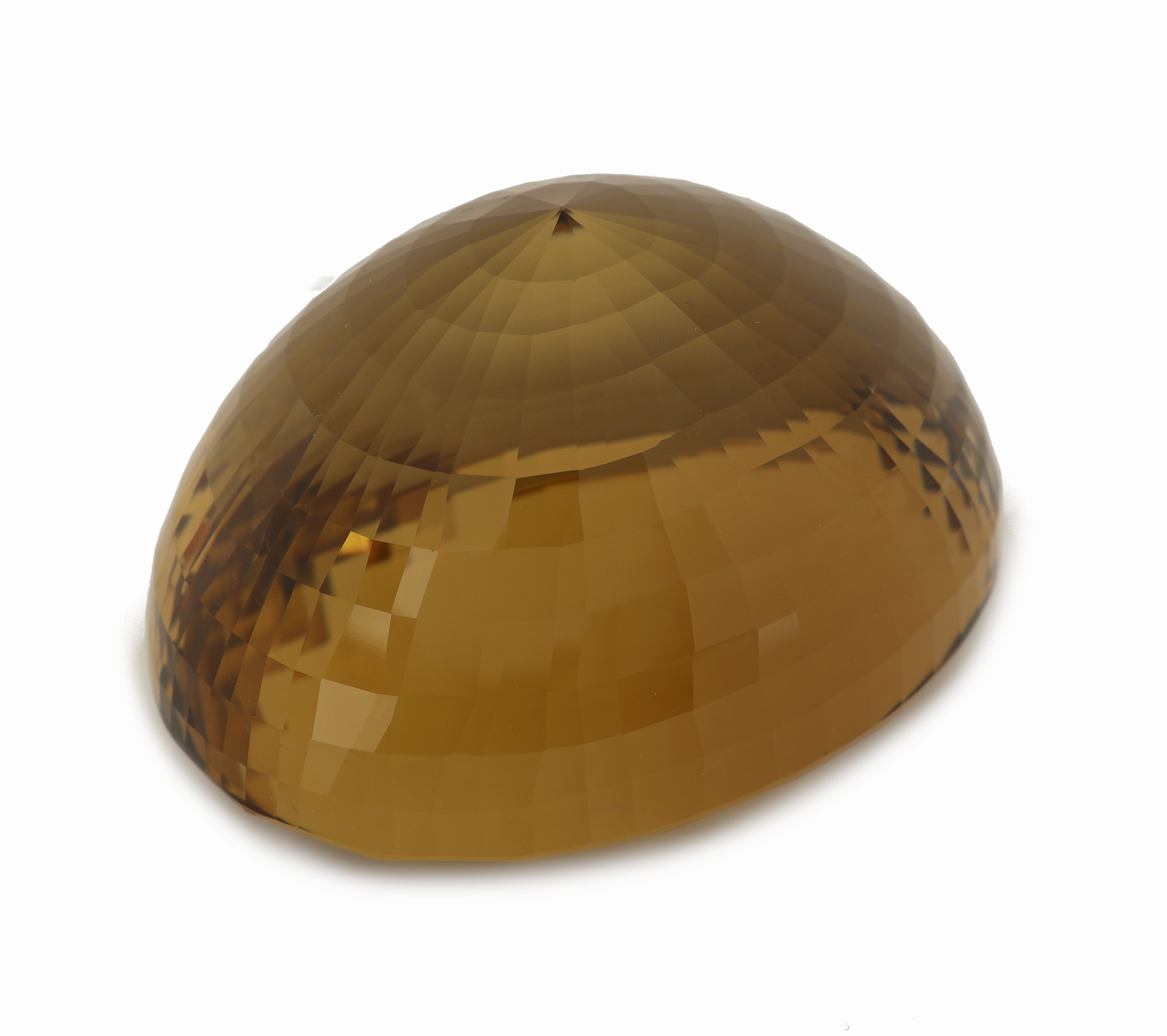 Detail b: Großer ovalfacett. Rauchquarz ca. 1125.3 ct, 55.4 x 71.2 x 41.5 mm, mit Zertifikat