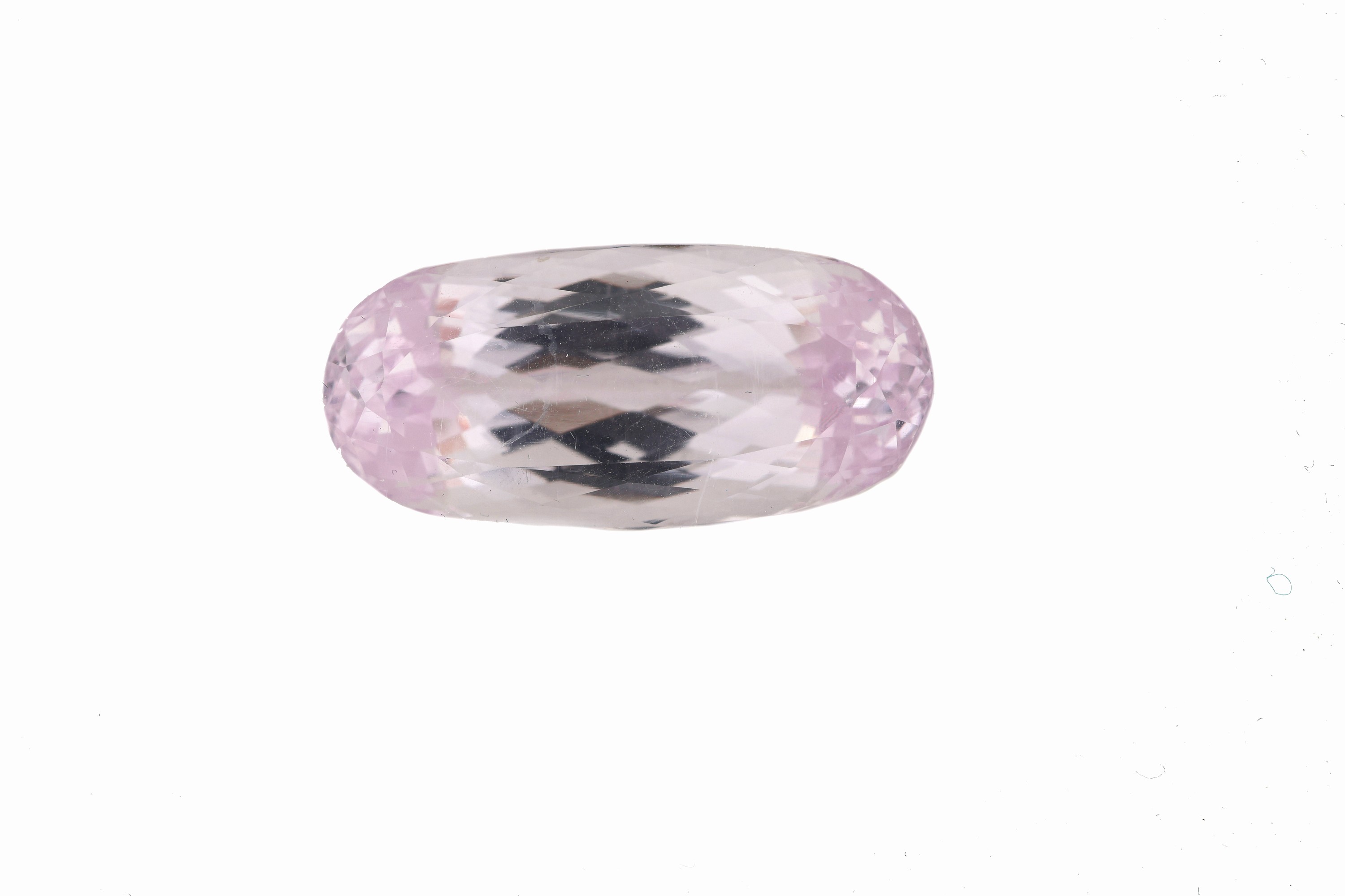 Detail a: Loser ovalfacett. Kunzit 44.65 ct