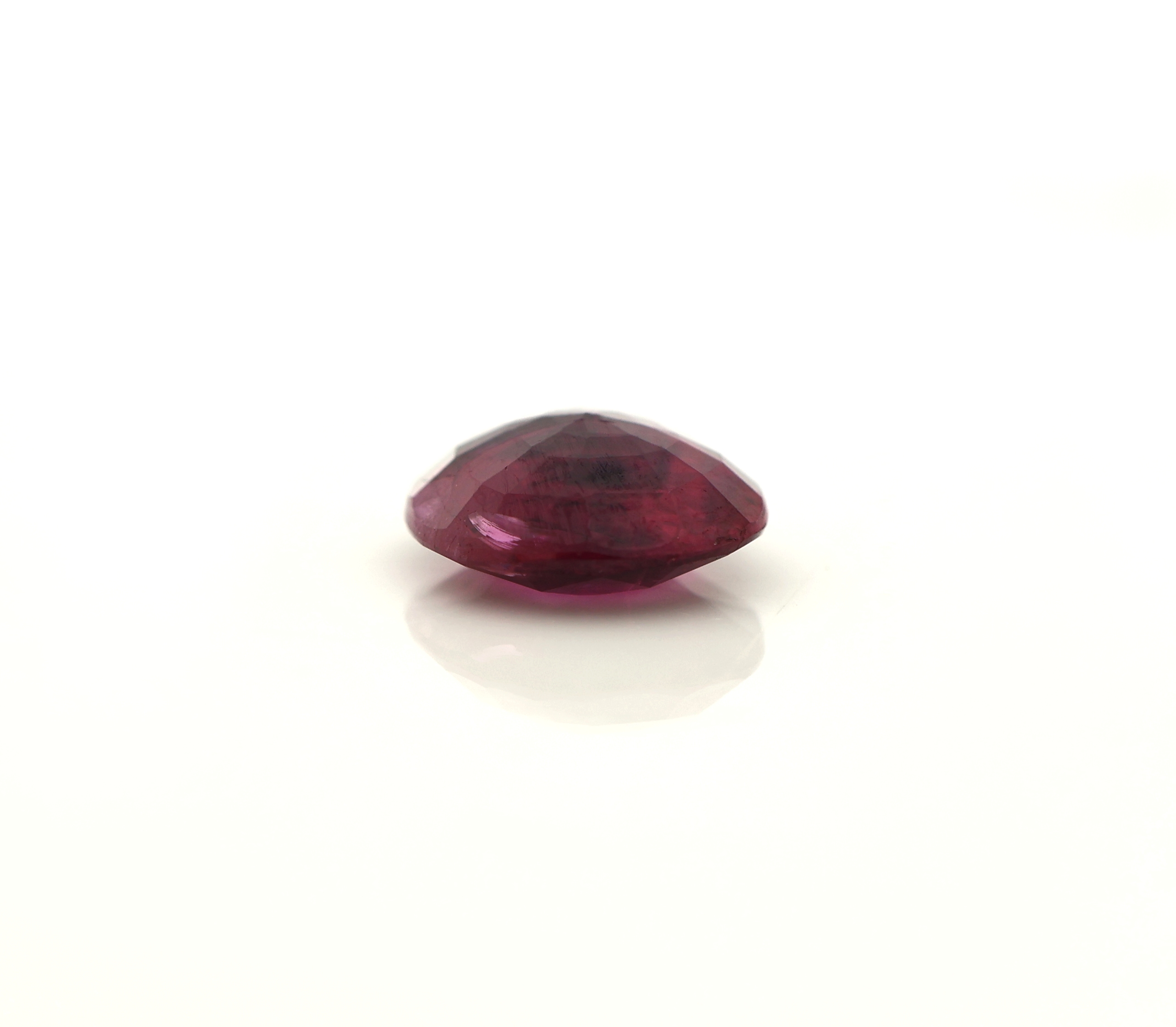 Detail c: Loser Rubin 1.05 ct, Burma, 6.67 x 6.07 x 2.74mm, mit Zertifikat