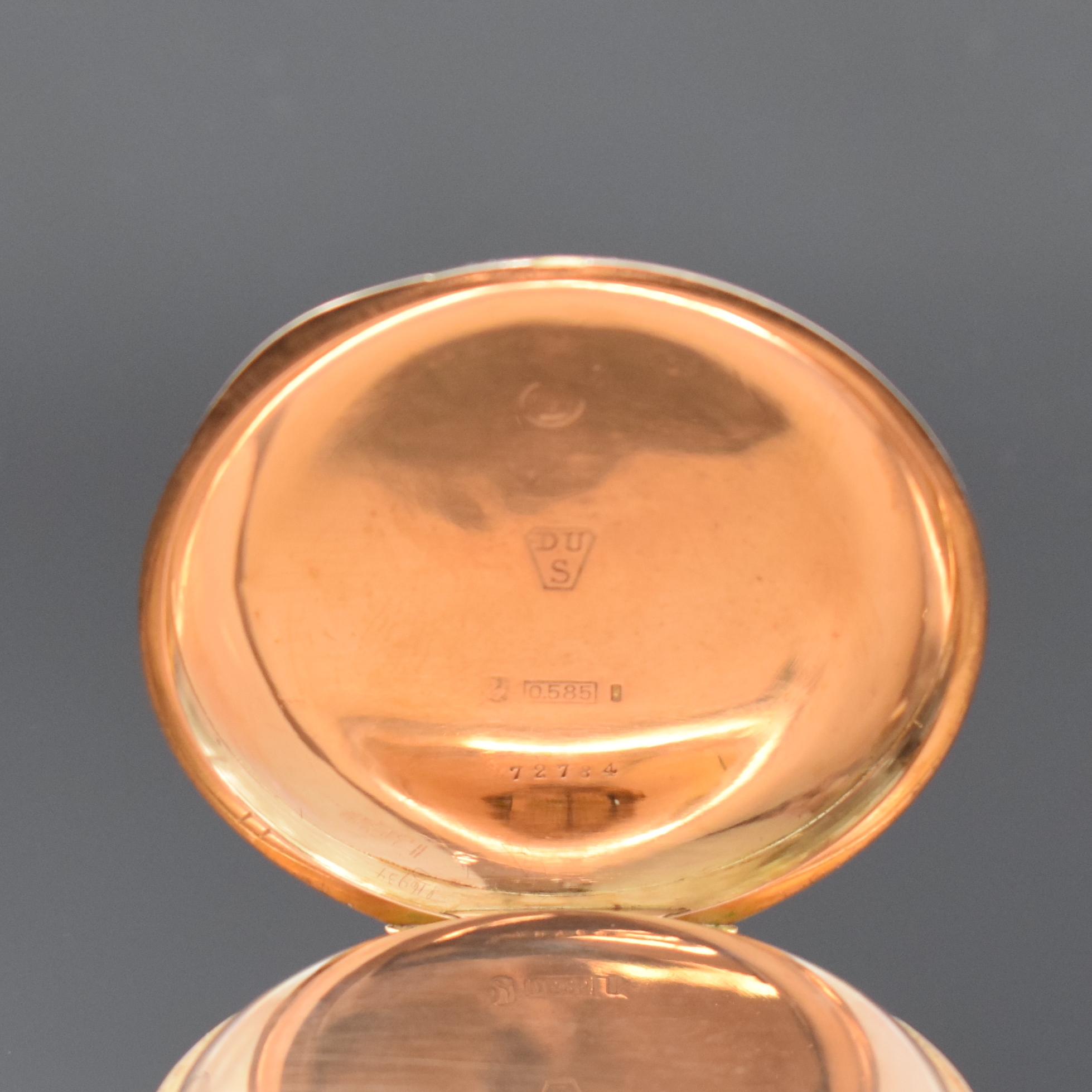 Detail b: A. EPPNER & Co, Silberberg seltene Taschenuhr in RG 585/000, um 1890, guill. Geh. dell., Goldcuvette, Krone später, 2-tlg. Email- zifferbl., kl. ...