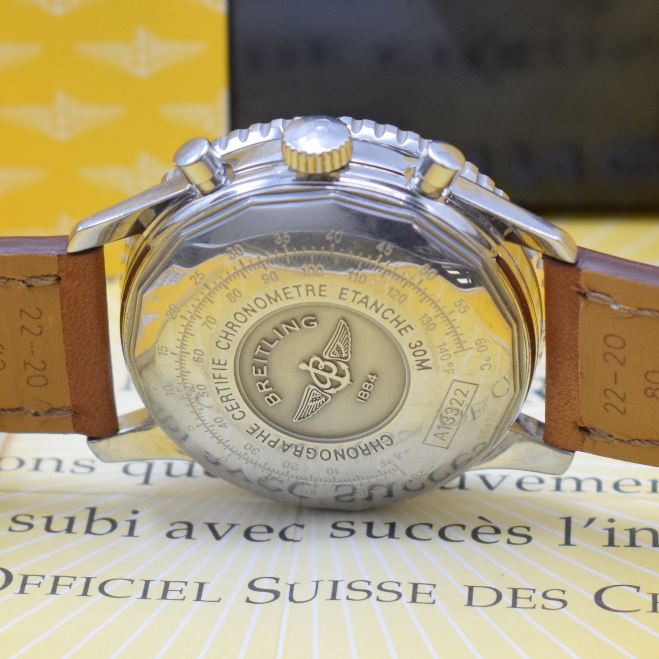 Detail d: BREITLING Armbandchronograph Old Navitimer Referenz A13322, Automatik, Chronometer in Edelstahl inkl. orig. Lederband m. orig. Dornschl., Boden ...