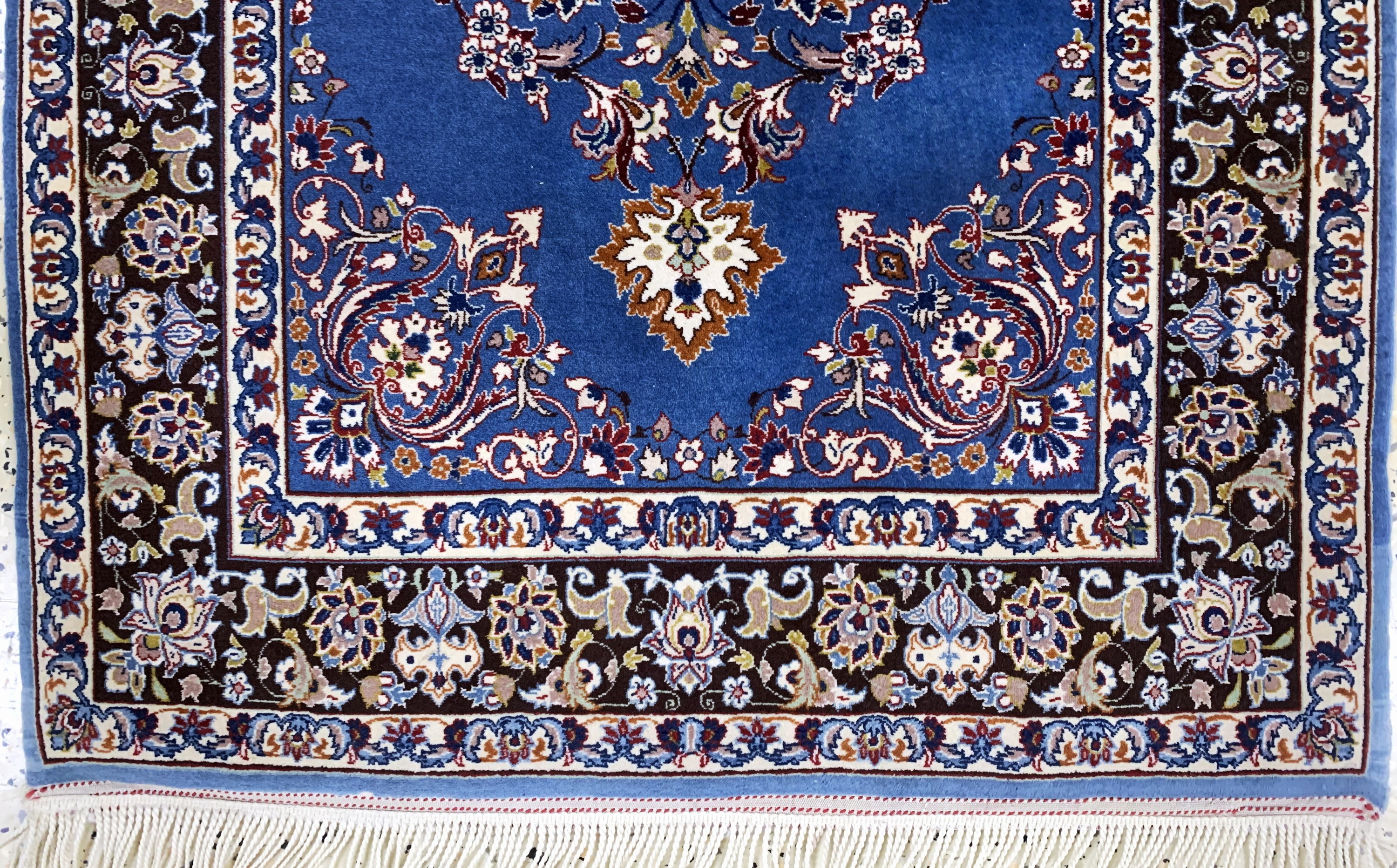 Detail b: Esfahan fein, Persien, Mitte 20.Jhd, Korkwolle mit und auf Seide, ca. 114 x 76 cm, EHZ: 2(Abrasch)