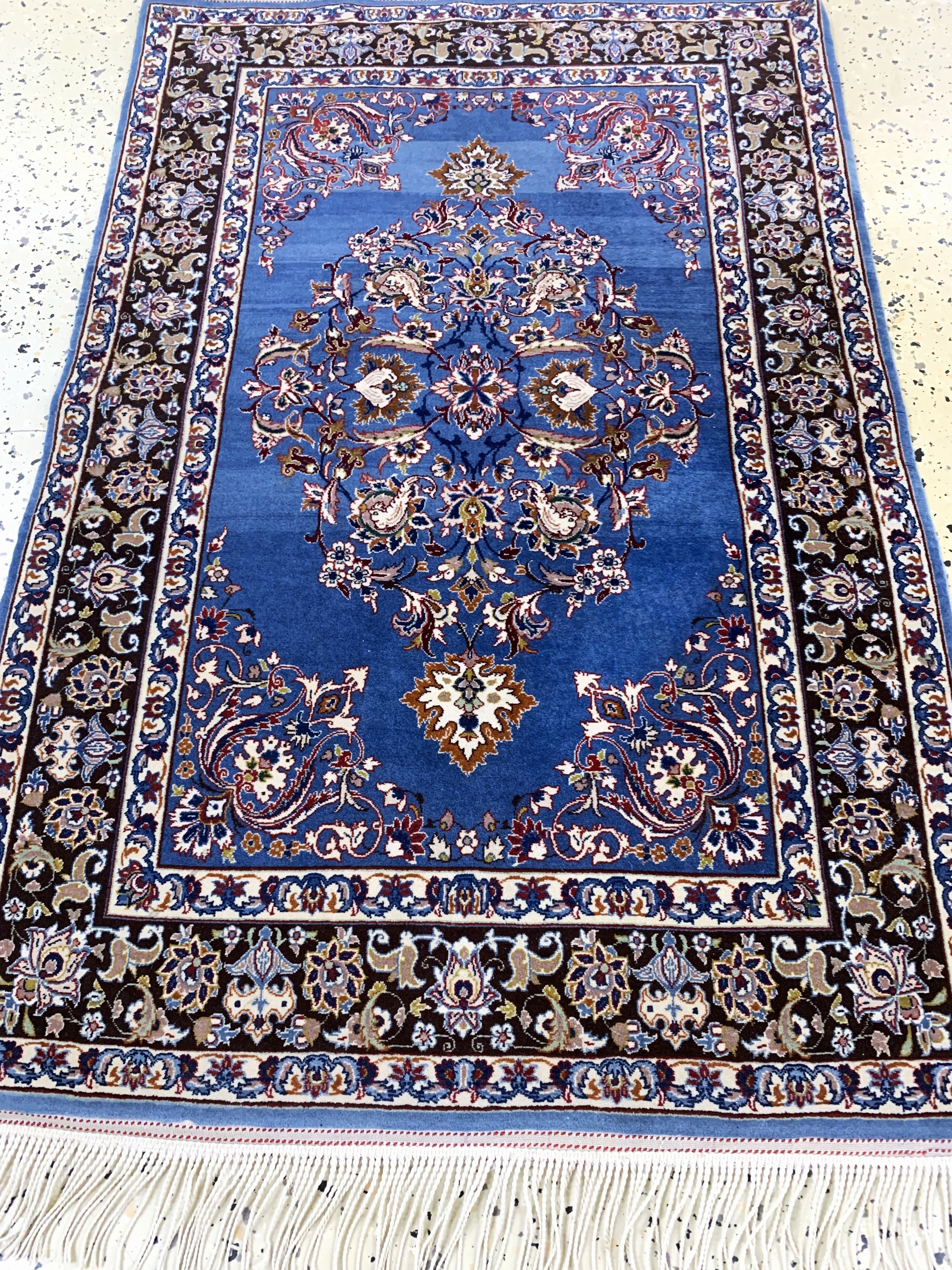 Detail e: Esfahan fein, Persien, Mitte 20.Jhd, Korkwolle mit und auf Seide, ca. 114 x 76 cm, EHZ: 2(Abrasch)