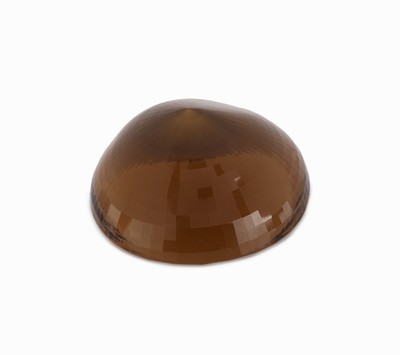 26927736b - Großer rundfacett. Rauchquarz ca. 1215 ct, D. ca. 67.1 mm, H. ca. 43.1 mm, kl. Chip ...