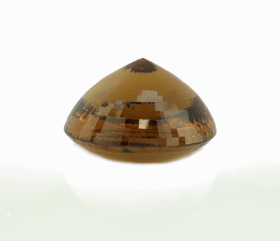 26927736c - Großer rundfacett. Rauchquarz ca. 1215 ct, D. ca. 67.1 mm, H. ca. 43.1 mm, kl. Chip ...