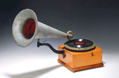 Image 26927871 - Frühes Schwenkstab-Grammophon, um 1900, Eichengehäuse, Federaufzug mit ...
