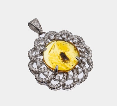 Image Bernstein-Anhänger, 925er Silber, mittig runder Bernstein-Cabochon, mit Insekt als ...