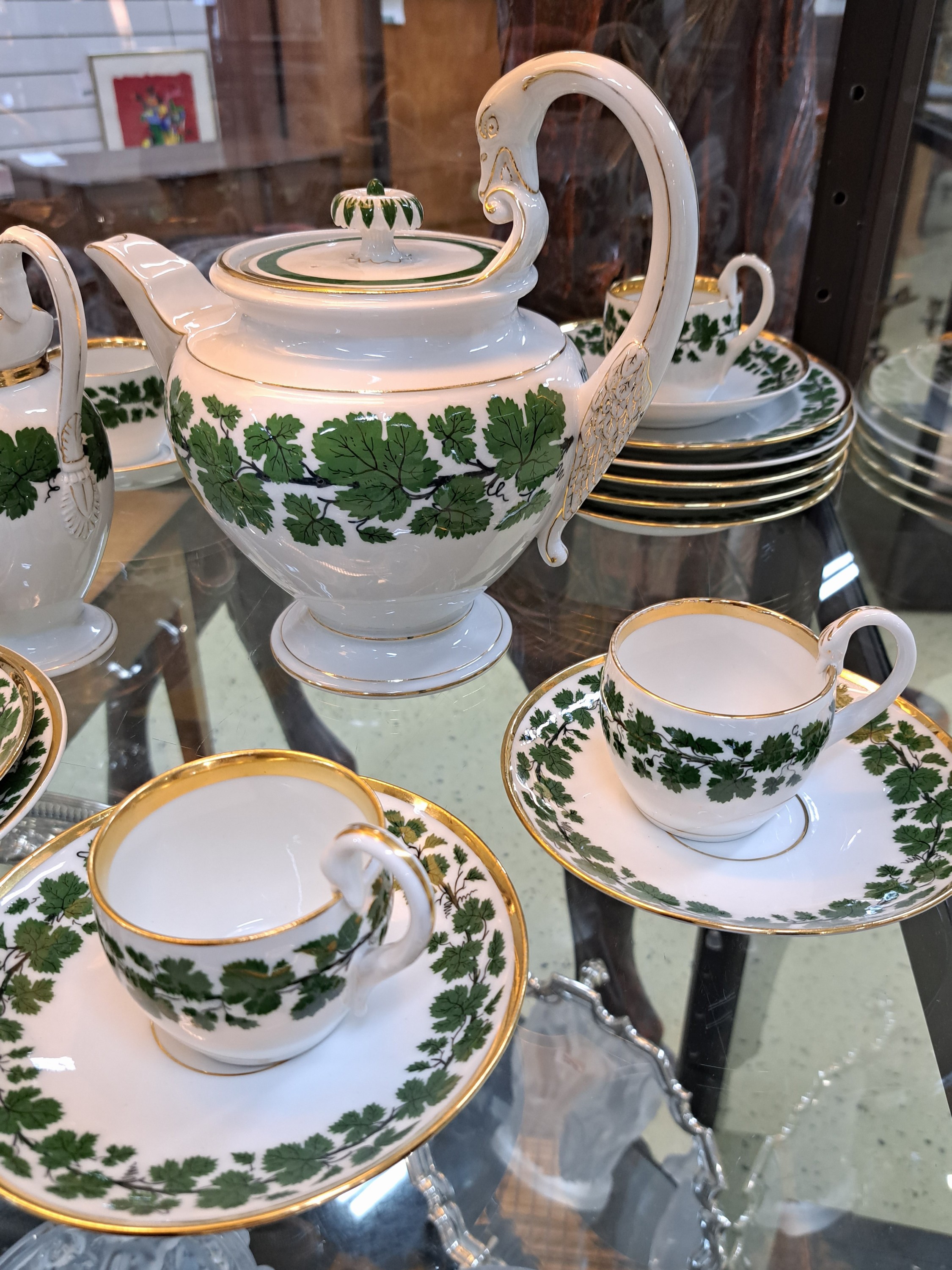 Detail a: Kaffeeservice, Meissen, um 1890, 1. Wahl, Dekor voller grüner Weinkranz, Schwanenhenkel, Goldränder, Kanne, Milchkanne, 6 Tassen mit Untertassen, 6 ...