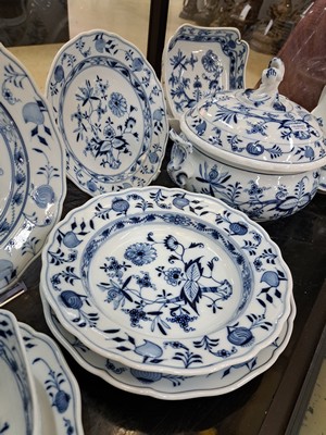26928750d - Speiseservice für 12 Personen, Meissen, nach 1882, 1. Wahl, blaues Zwiebelmuster ...