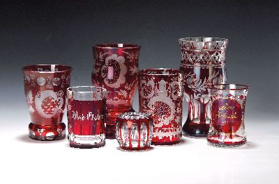 Image 26928752 - 7 Andenken- und Trinkgläser, Böhmen, 2. Hälfte 19. Jh., rot ...
