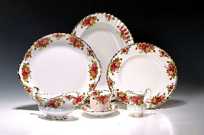 Image 26928756 - Speise- und Kaffeeservice "Old Country Roses", Royal Albert, England, ...