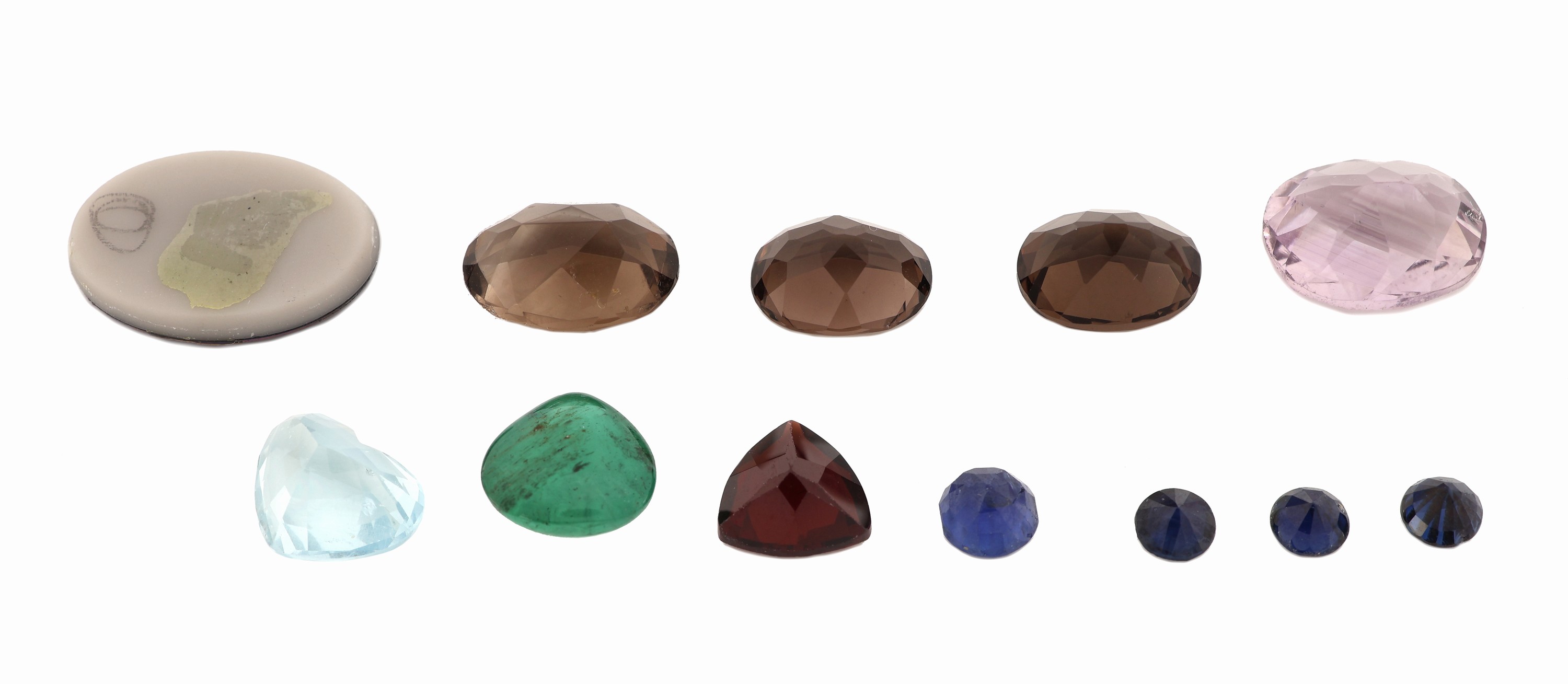 Detail a: Lot lose Farbsteine, best. aus: 3 ovalfacett. Rauchquarze zus. ca. 5.86 ct, 4 rundfacett. Saphire in versch. Größen zus. ca. 1.35 ct, 1 ...