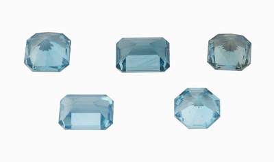 26928804a - Lot 5 loose zircones, total approx. 9.10 ct, different shapes and sizes Valuation Price: ...