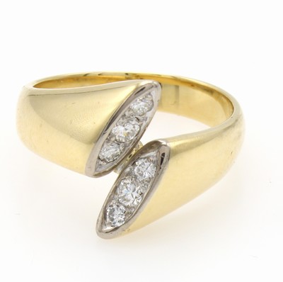 Image Ring mit Brillanten, GG 750/000, 6 Brill. jeweils in 2 Navetteformen gef. zus. ca. 0.18 ...