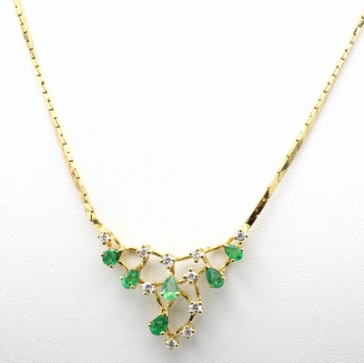 Image Collier mit Brillanten und Smaragden, GG 750/000, 10 Brill. zus. ca. 0.40 ct feines ...