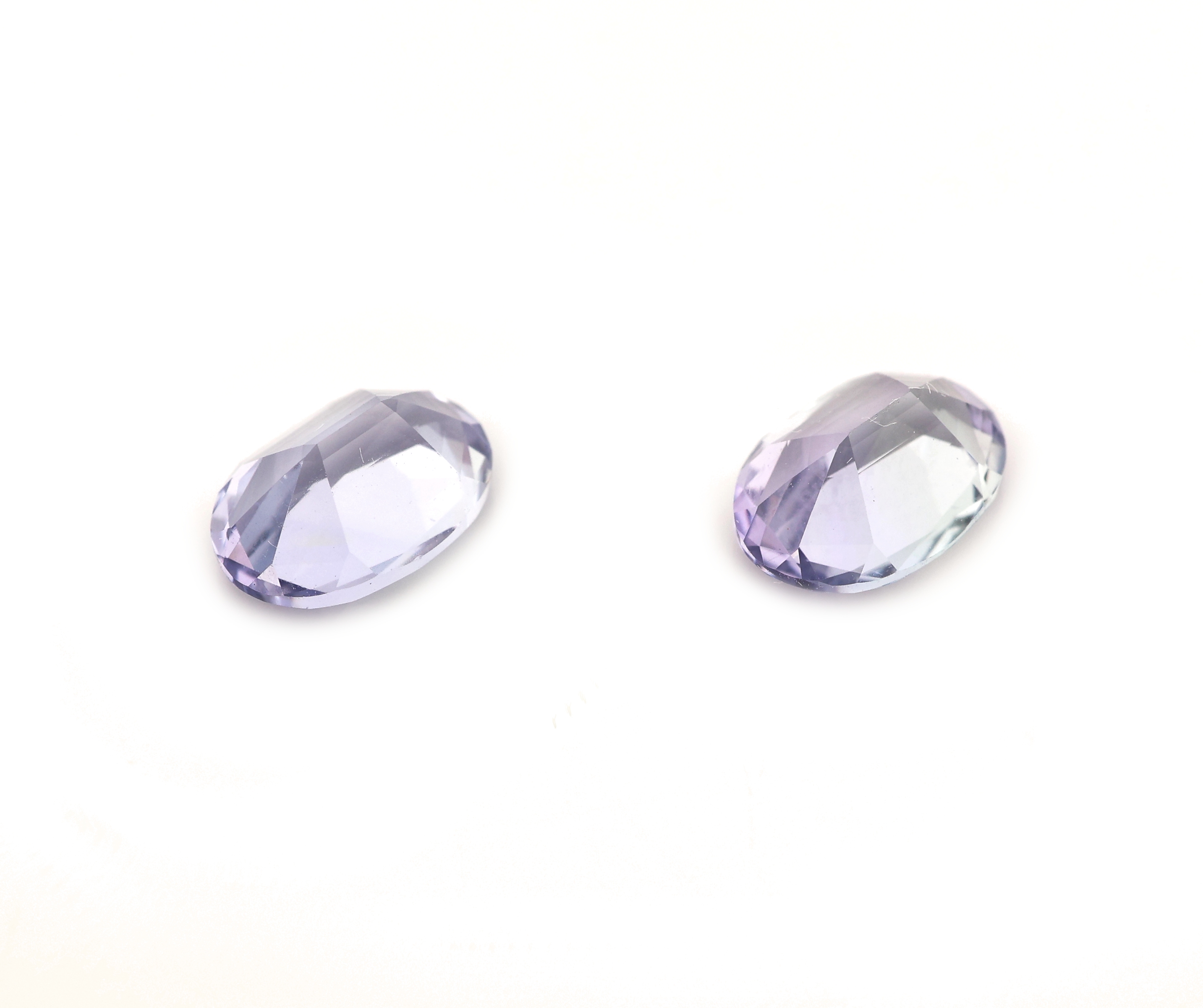 Detail b: Lot 2 lose Tansanite, zus. ca. 1.80 ct, ovalfacett.