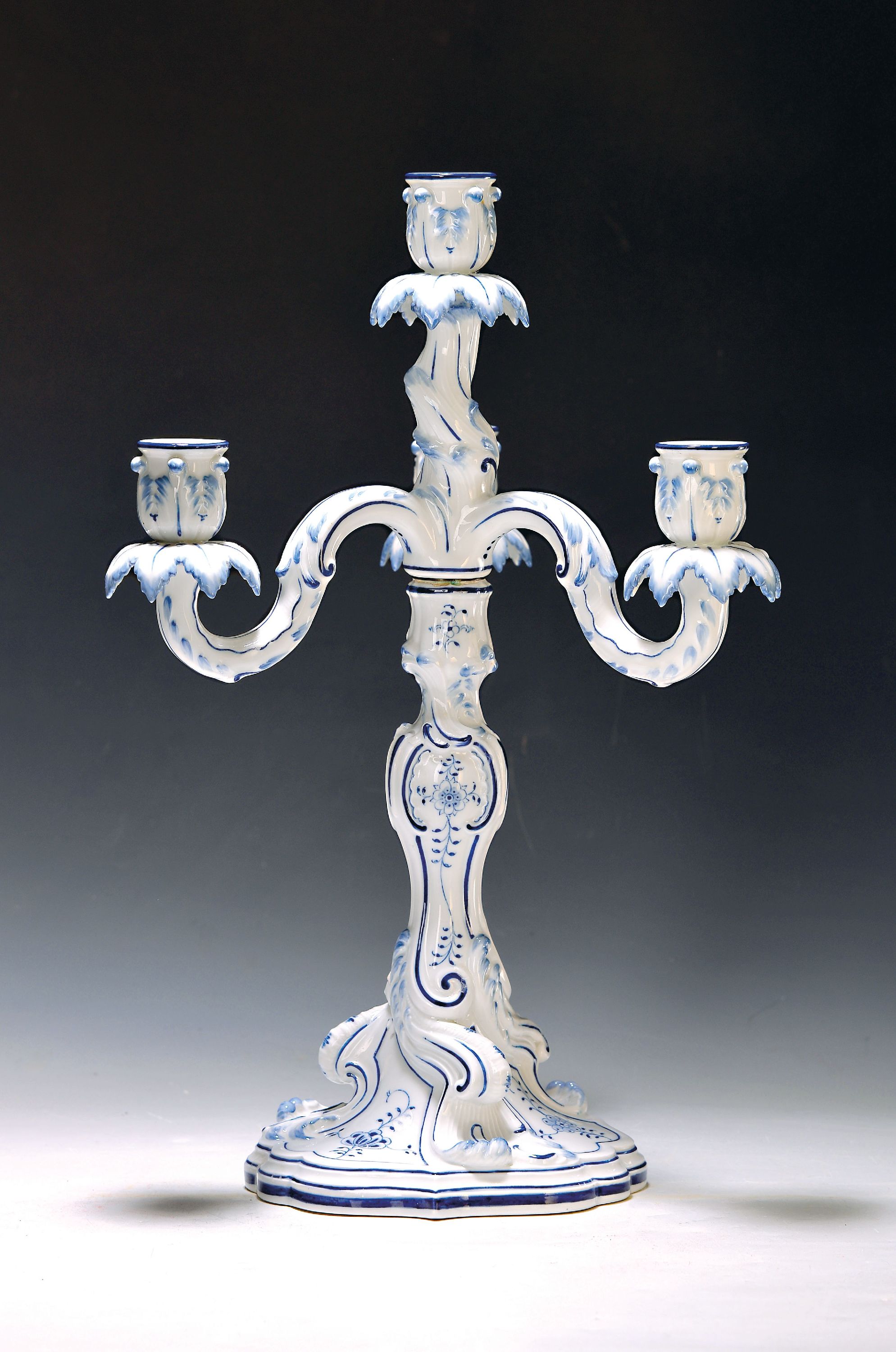 Porzellanleuchter, Meissen, 20.Jh., unterglasurblauer Dekor, Wandlungsleuchter, Aufsatz 4-flammig, H. 42 cm