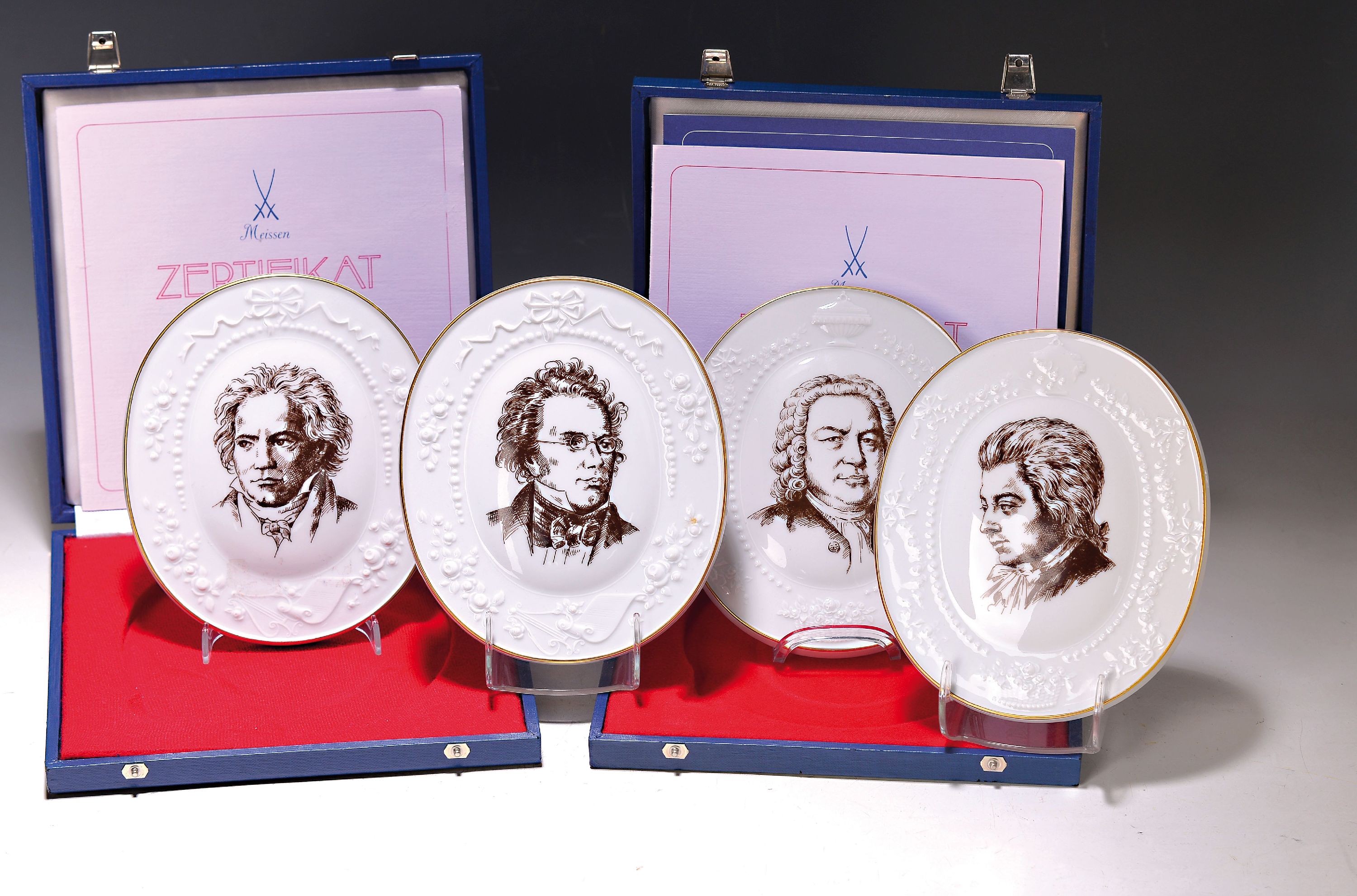 4 Porträt-Medaillons, Meissen, 1978, Porzellan, Johann Sebastian Bach, Ludwig van Beethoven, Wolfgang Amadeus Mozart und Franz Schubert, je in orig. ...