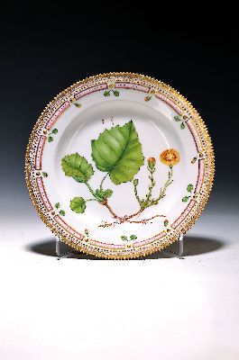 Image 26929432 - Teller Flora Danica, Royal Copenhagen, 1870 -1890, Porzellan, reiche Goldstaffage, Dekor ...