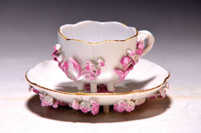 Image Mokkatasse mit UT, Meissen, um 1890, 2.Wahl, Porzellan, feine rosafarben staffiert ...