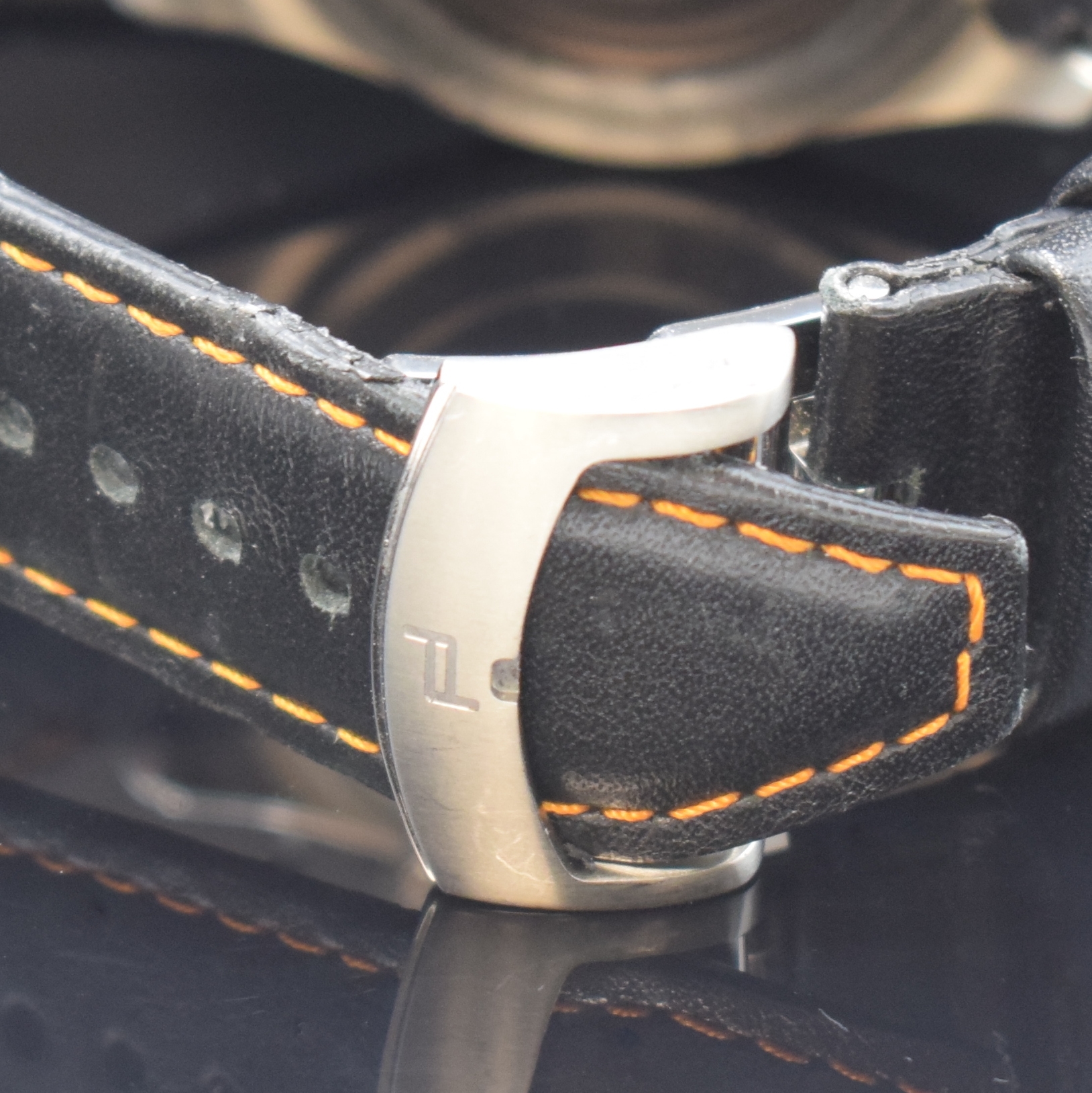 Detail b: PORSCHE DESIGN Chronotimer Series 1 Tangerine Armbandchronograph Referenz 6010.1.10.007, Schweiz um 2020, Automatik, beids. vergl. Titangeh., Boden ...
