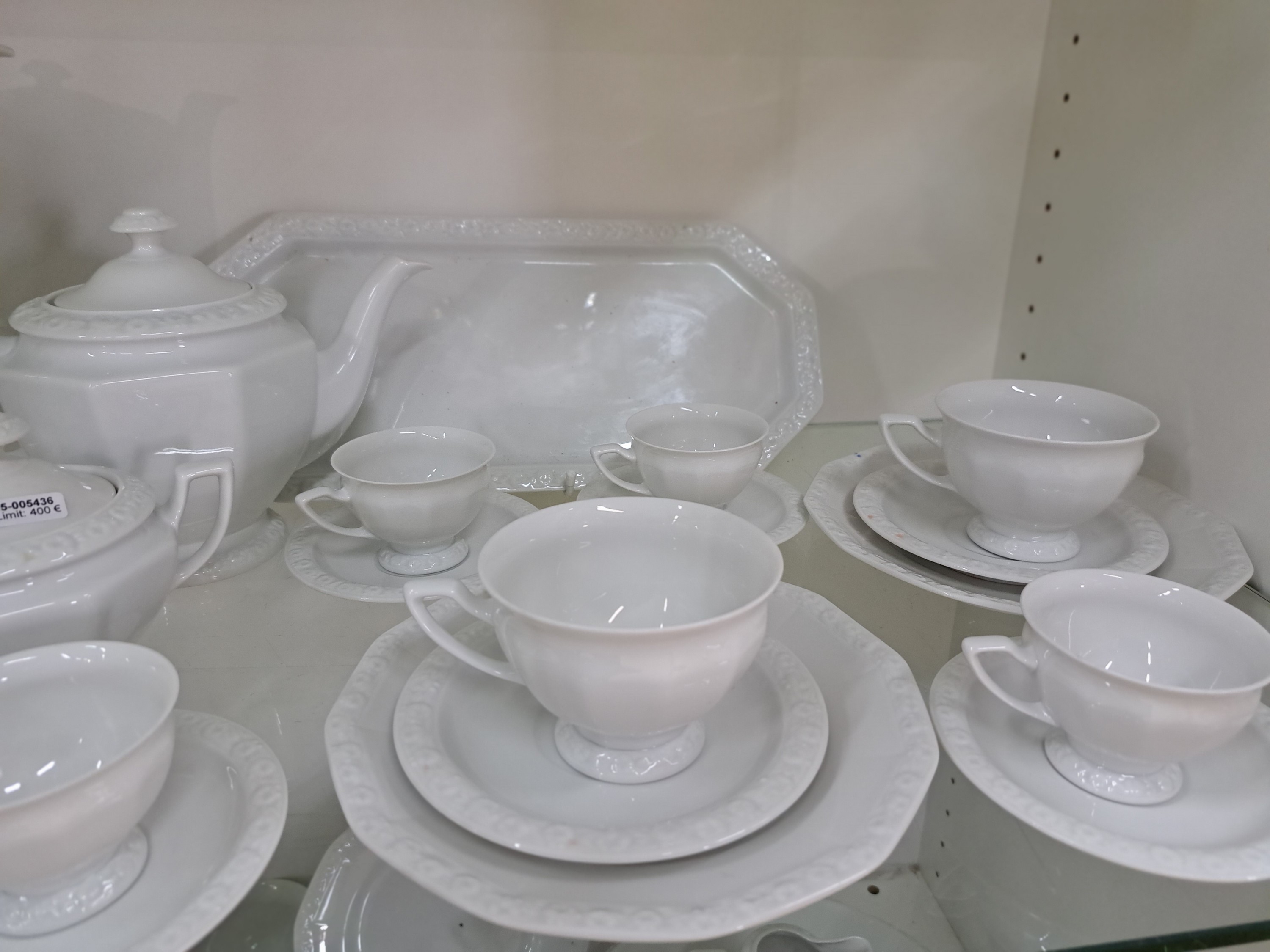 Detail b: Kaffee-, Tee- u. Mokkaservice, Maria Weiß, Rosenthal, Classic Rose, für 12 Personen, 12 Tassen mit UT, 12 Kuchenteller D. 20cm, 12 Mokkatassen mit ...