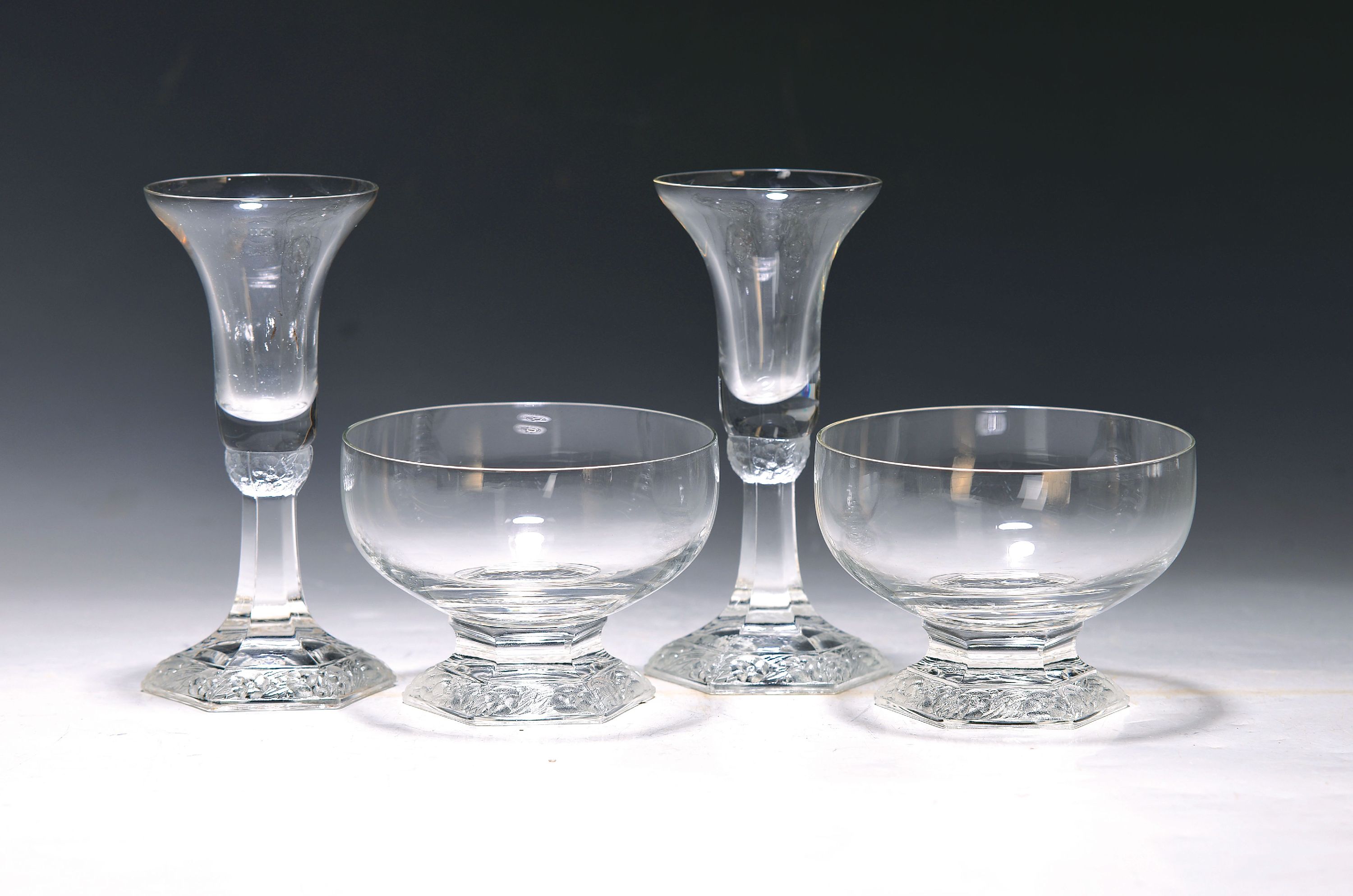 Detail a: Speiseservice, Maria Weiß, Rosenthal Classic Rose, für 12 Personen, 12 Teller D. 24cm, 12 tiefe Teller D. 23cm, 6 Suppentassen mit UT, 6 ...
