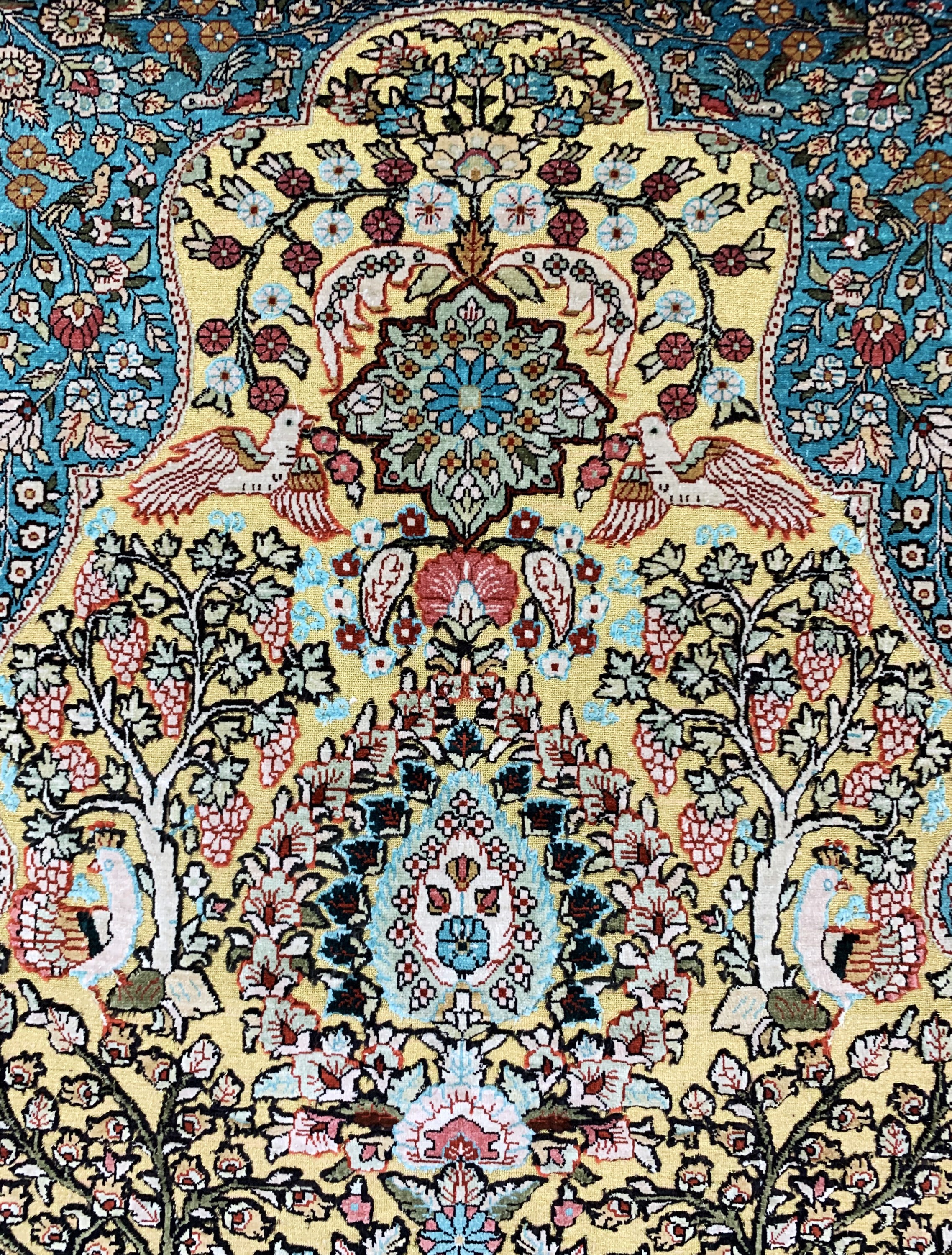 Detail b: Hereke Seide fein, China, Ende 20.Jhd., reine Naturseide/Metallbrokat, ca. 150 x 92cm , ca. 1,0 Mio. Kn/qm, EHZ: 1-2