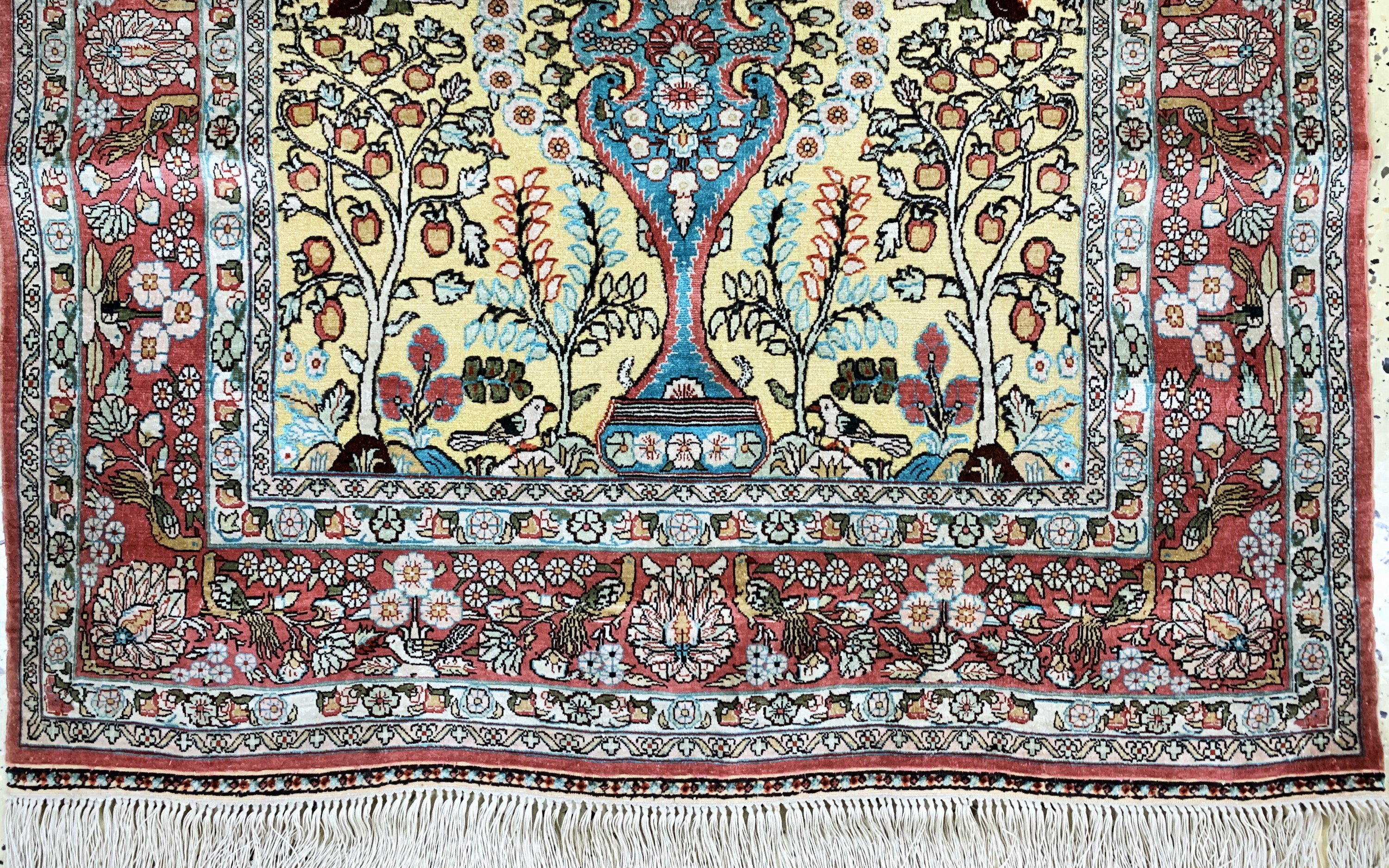 Detail c: Hereke Seide fein, China, Ende 20.Jhd., reine Naturseide/Metallbrokat, ca. 150 x 92cm , ca. 1,0 Mio. Kn/qm, EHZ: 1-2
