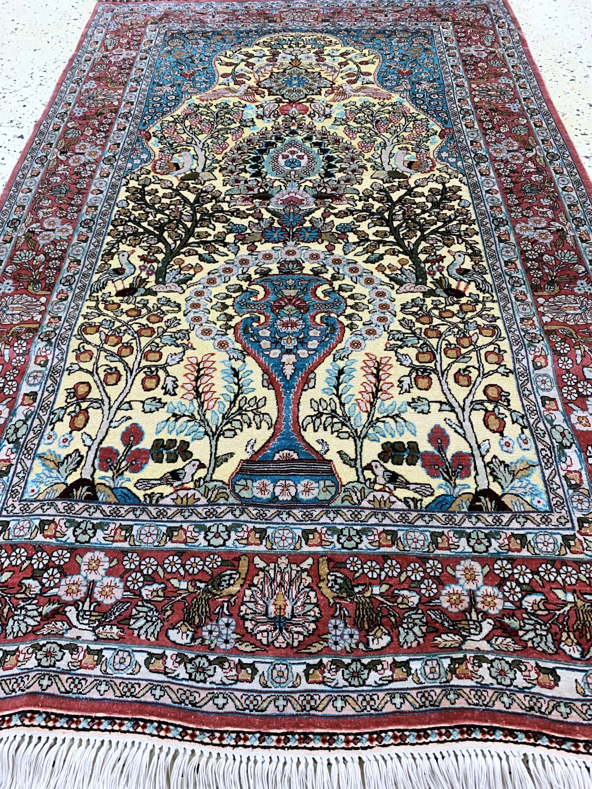 Detail d: Hereke Seide fein, China, Ende 20.Jhd., reine Naturseide/Metallbrokat, ca. 150 x 92cm , ca. 1,0 Mio. Kn/qm, EHZ: 1-2