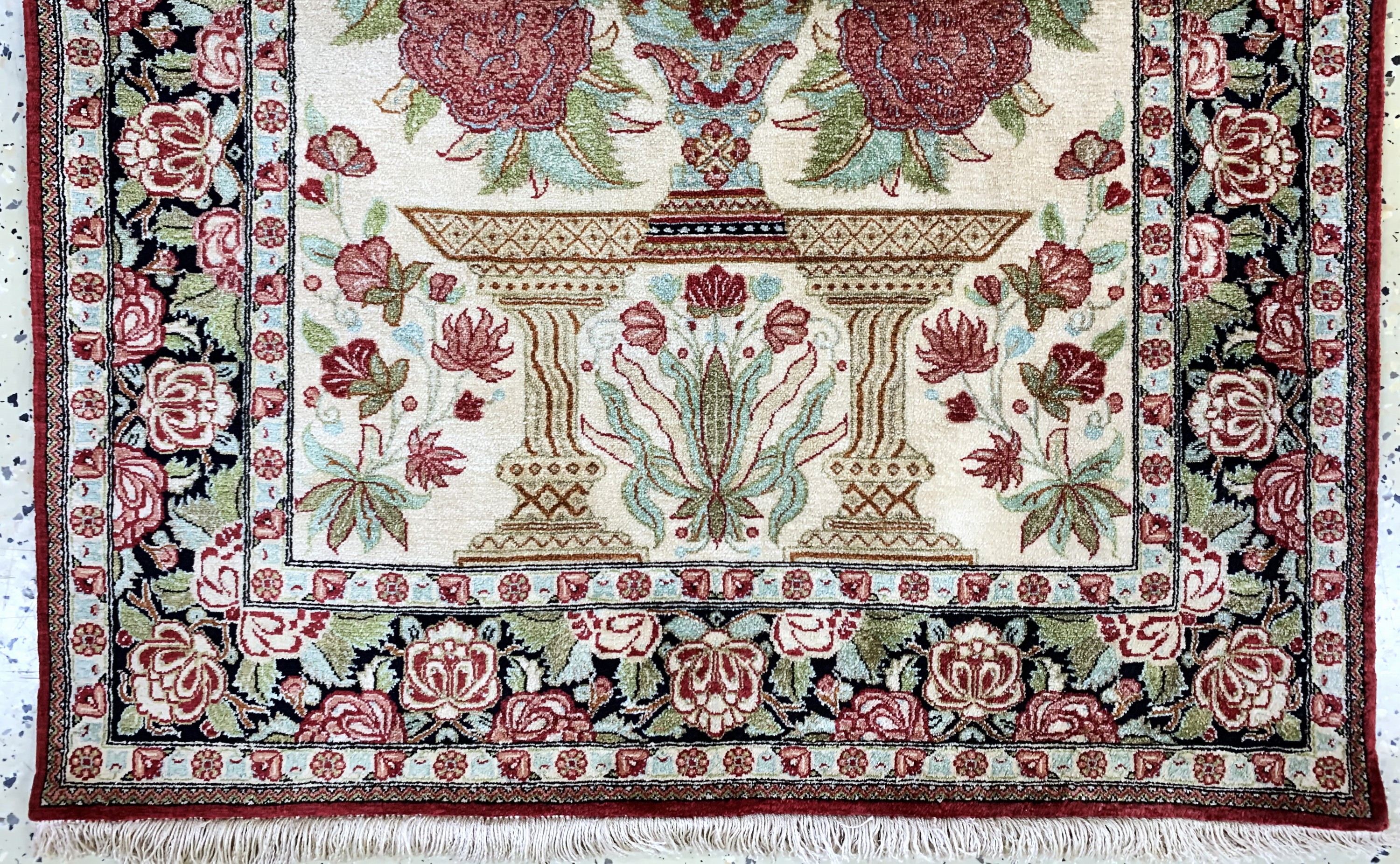 Detail c: Ghom Seide fein, Persien, Ende 20.Jhd., reine Naturseide, ca. 132 x 82 cm, EHZ: 1-2