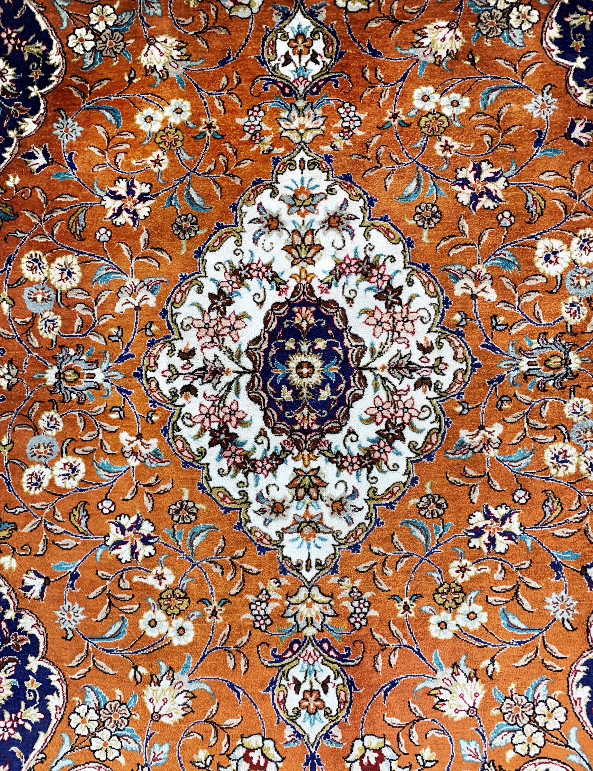Detail b: Ghom Seide fein, Persien, Ende 20.Jhd., reine Naturseide, ca. 147 x 102 cm, ca. 1,0 Mio. Kn/qm, EHZ: 1-2