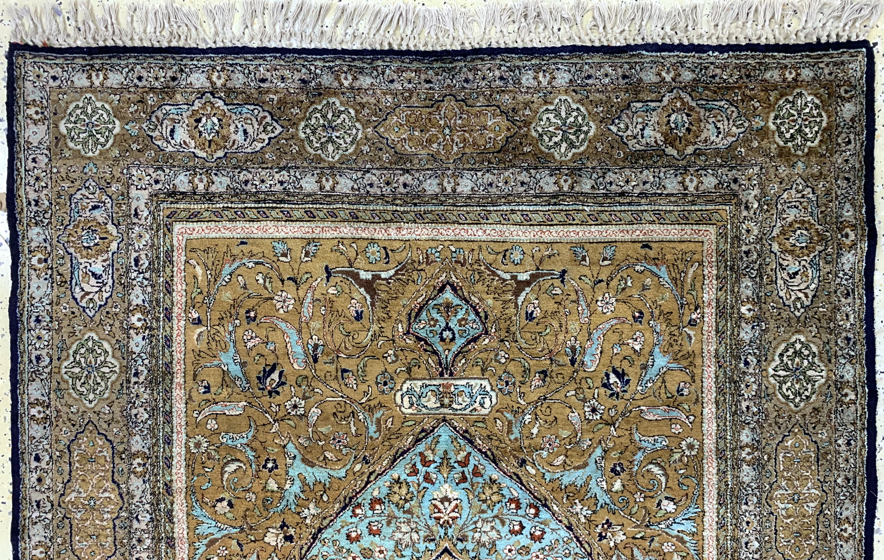 Detail a: Ghom Seide fein, Persien, Mitte 20.Jhd., reine Naturseide, ca. 216 x 144 cm, EHZ: 2, reinigungsbedürftig
