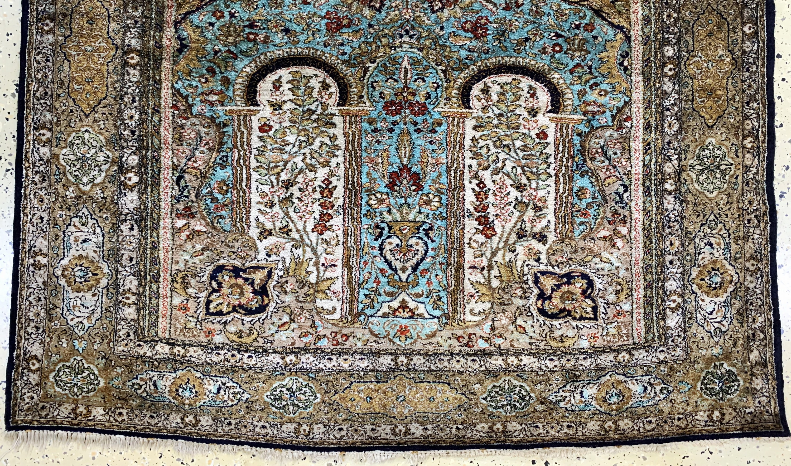 Detail c: Ghom Seide fein, Persien, Mitte 20.Jhd., reine Naturseide, ca. 216 x 144 cm, EHZ: 2, reinigungsbedürftig