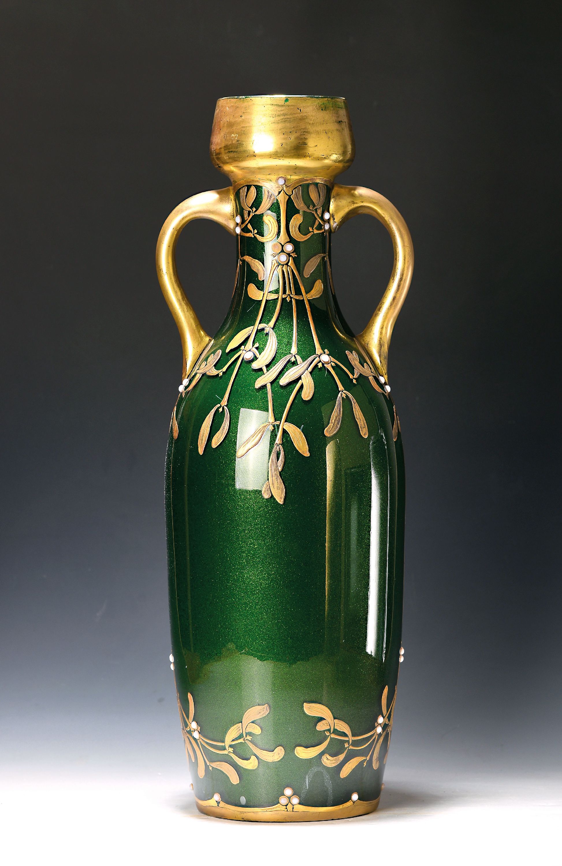 Bodenvase/große Vase, Jugendstil, Legras, Mont Joye, um 1900, farbloses Glas mit metallisch grüner Innenbeschichtung, goldfarbener Mistelzweigdekor ...