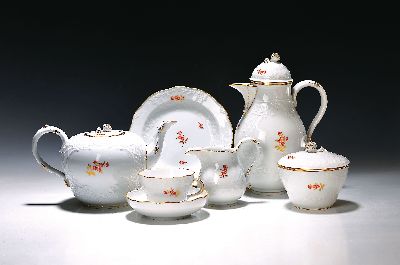 Image 26929617 - Kaffeeservice, Meissen, 20. Jh., 2. Wahl, Form Marseille, roter Blumendekor mit goldenen ...